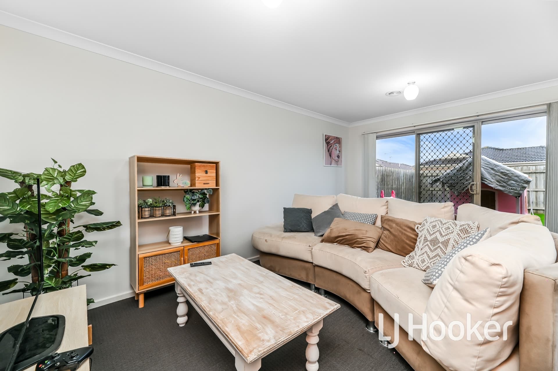 25 Shakespeare Court Drouin VIC, Drouin - Thumbnail 2