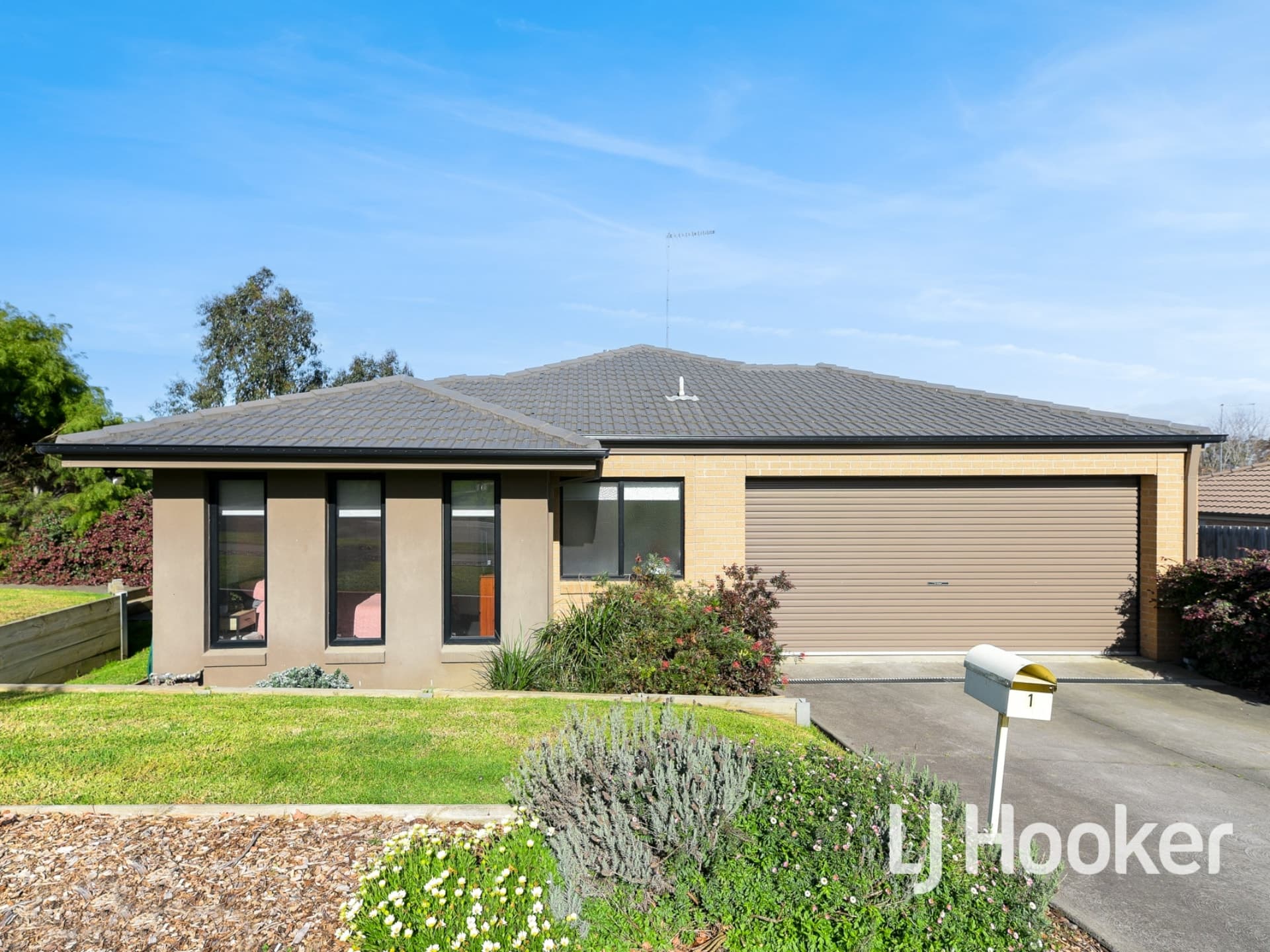 1 Springwater Drive Drouin VIC, Drouin - Thumbnail 2