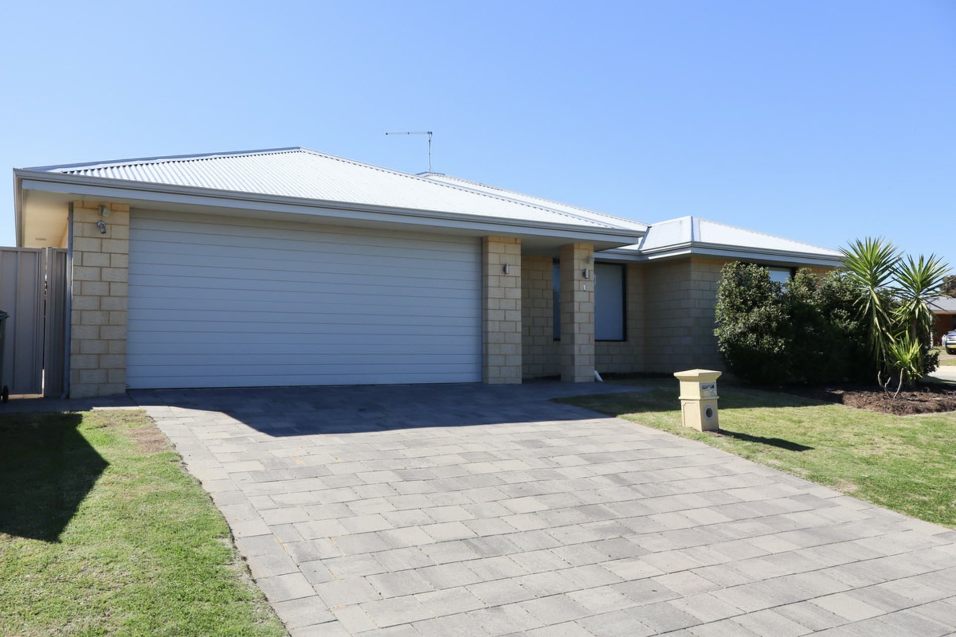 1 Windera Close Dudley Park WA, Dudley Park - Thumbnail 2