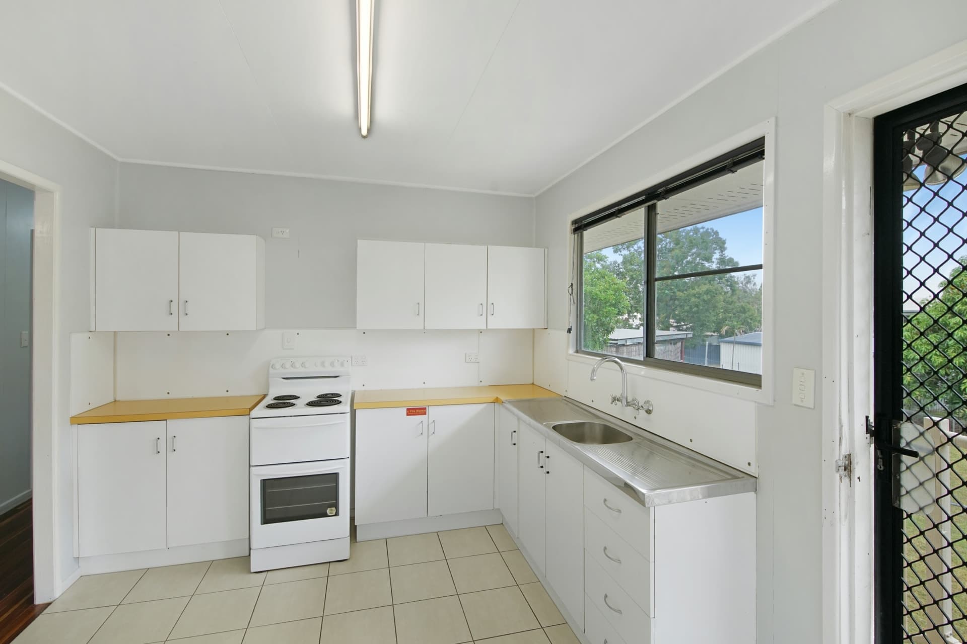 2 McMullen Court Dysart QLD, Dysart - Thumbnail 3