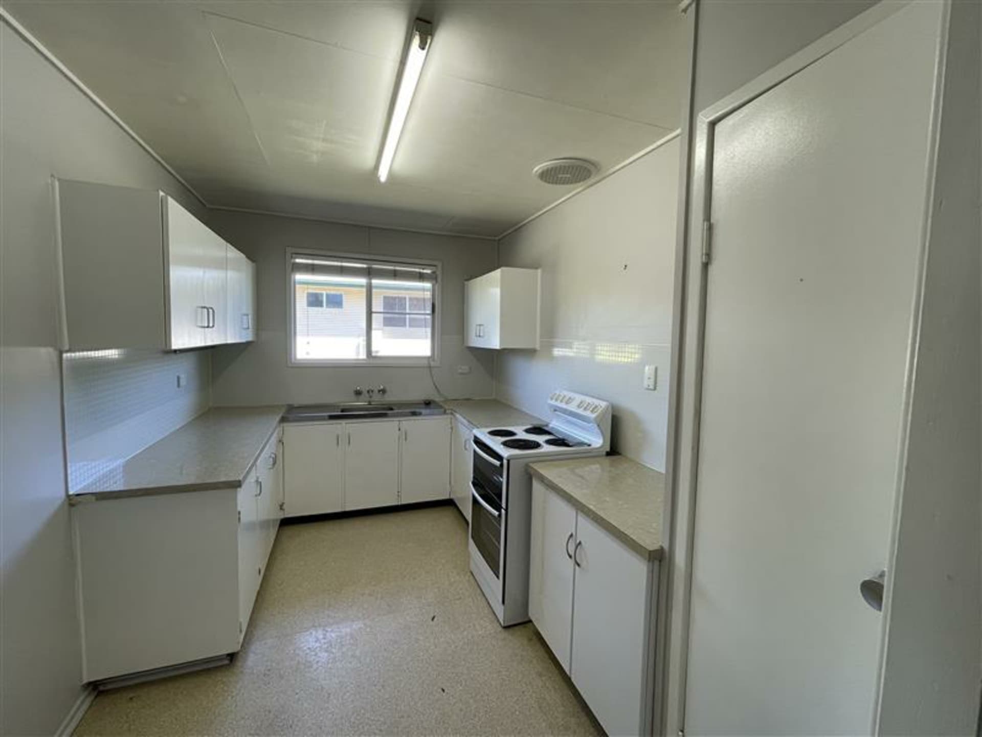 4 Beardmore Crescent Dysart QLD, Dysart - Thumbnail 2