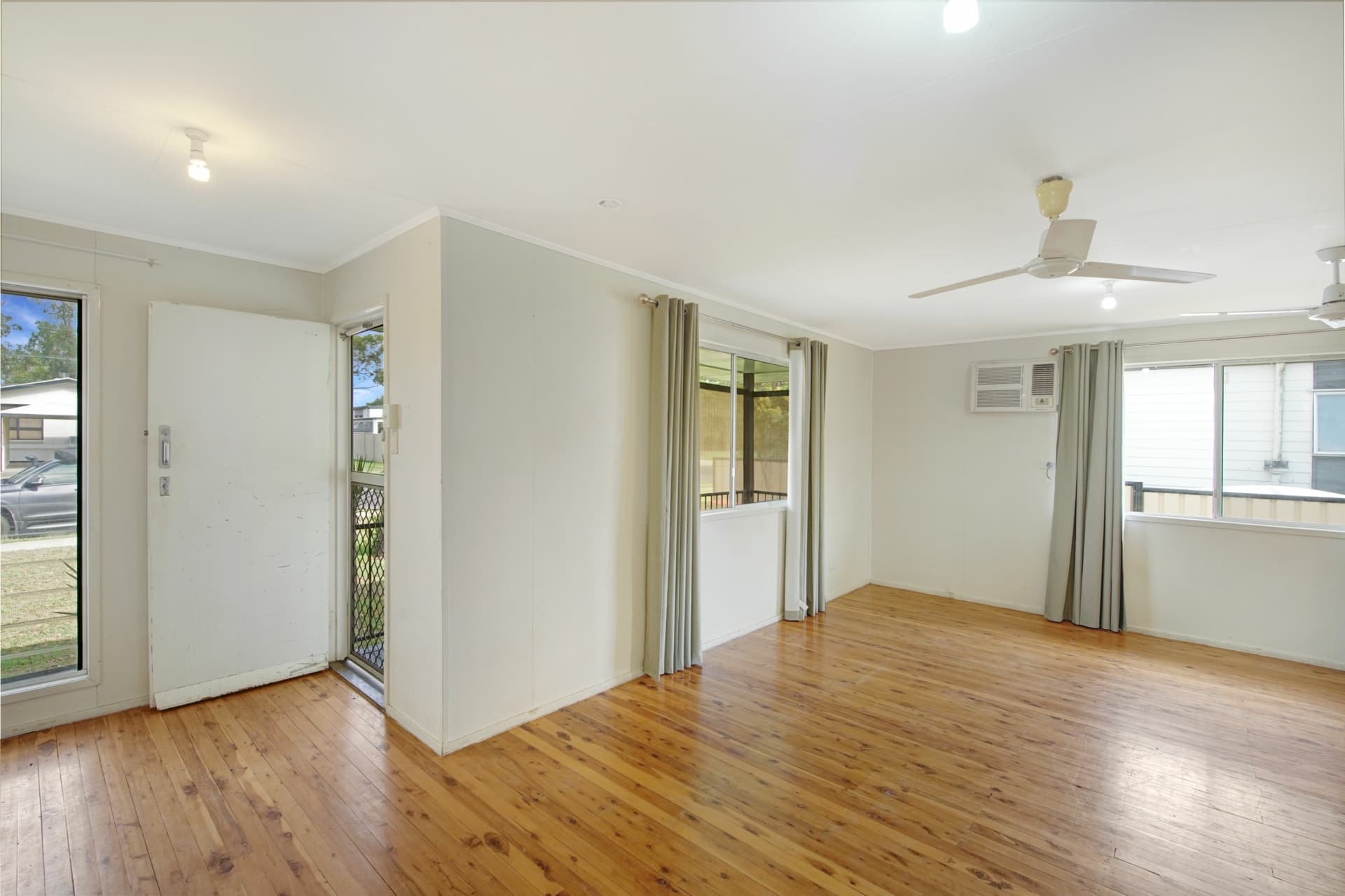 37 Hannah Crescent Dysart QLD, Dysart - Thumbnail 2