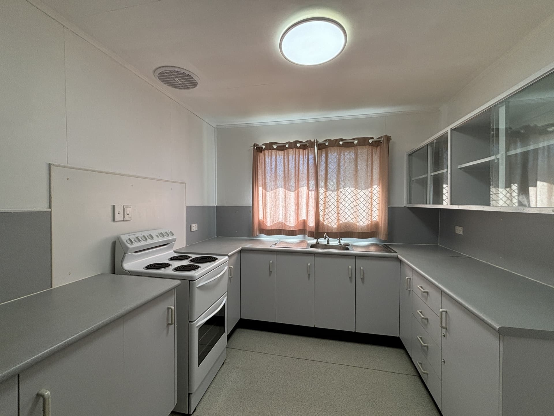 24 Beardmore Crescent Dysart QLD, Dysart - Thumbnail 4