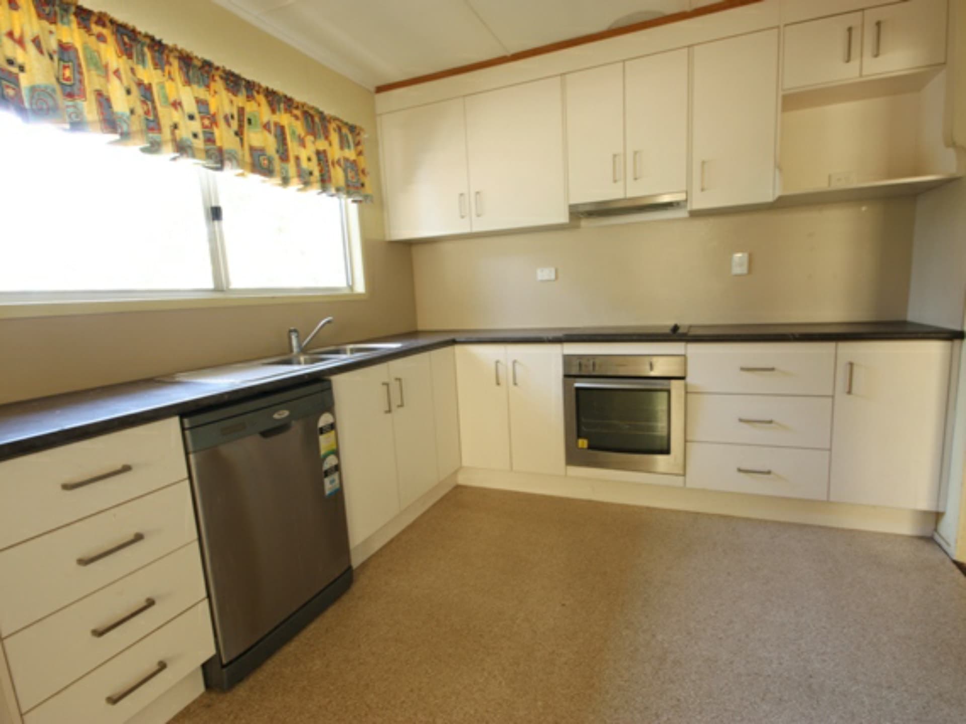 25 Middle Crescent Dysart QLD, Dysart - Thumbnail 4