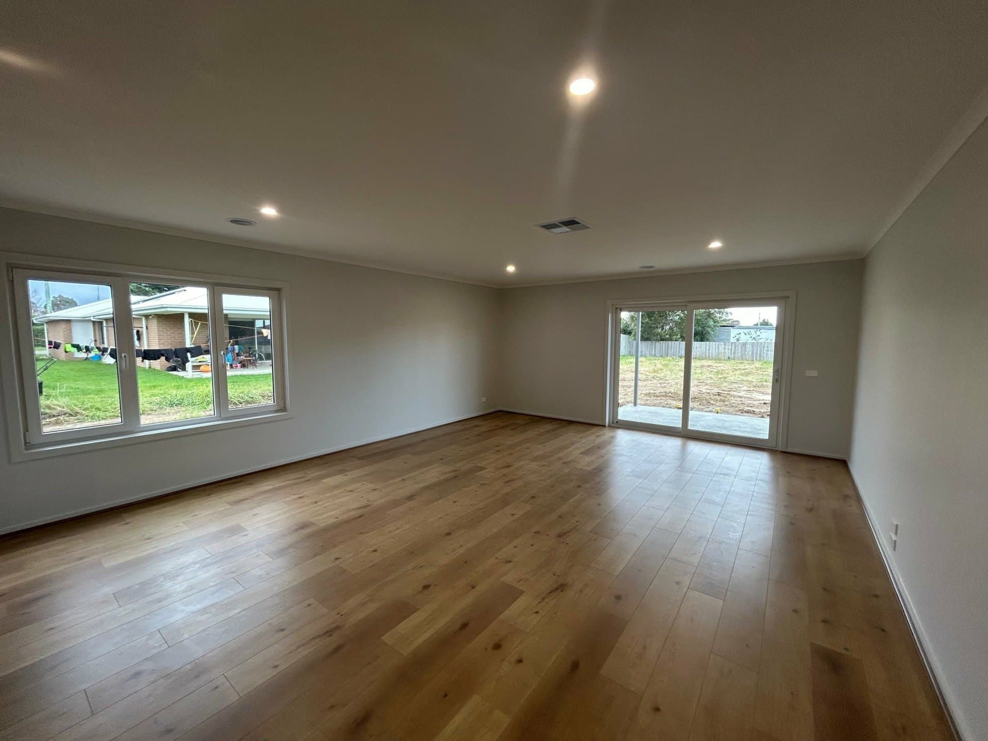 3 Clothier Cresent East Bairnsdale VIC, East Bairnsdale - Thumbnail 2