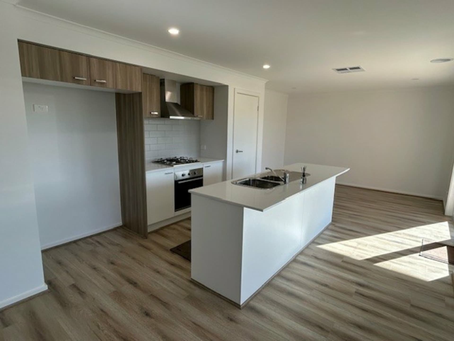 12 Nielsen Way East Bairnsdale VIC, East Bairnsdale - Thumbnail 2
