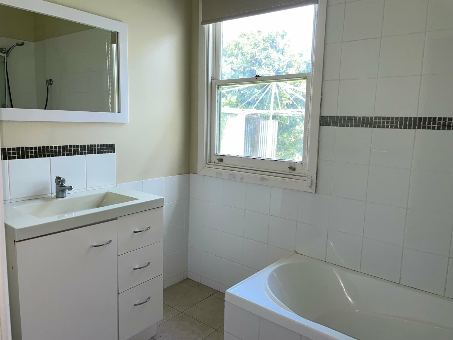22 Macrae Street East Bairnsdale VIC, East Bairnsdale - Image 1