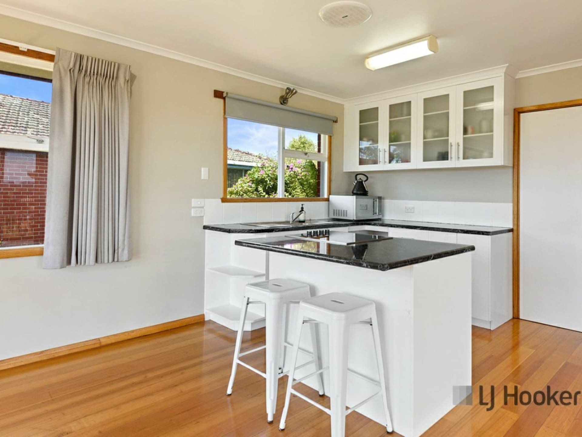 94 Bel, East Devonport - Thumbnail 2