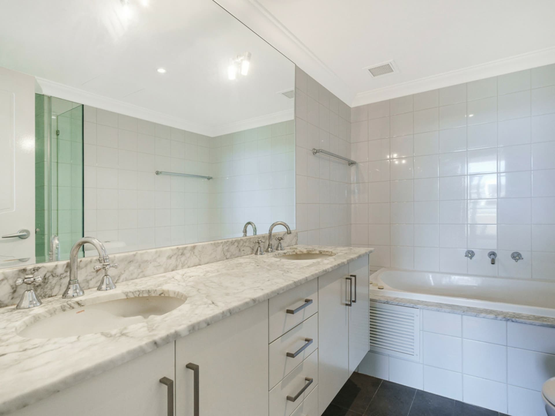 40/20 Royal Street East Perth WA, East Perth - Thumbnail 7