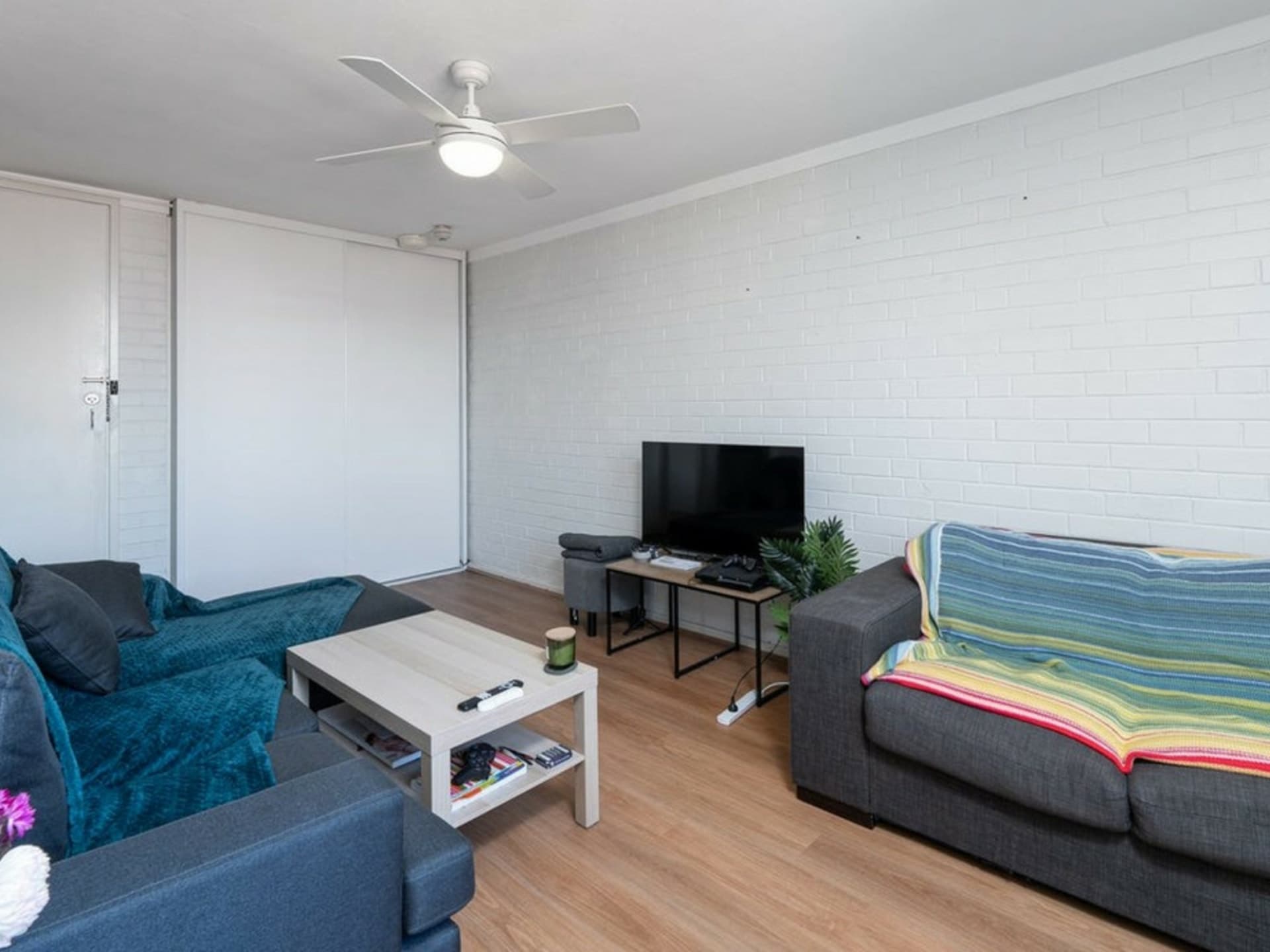605/112, East Perth - Thumbnail 2