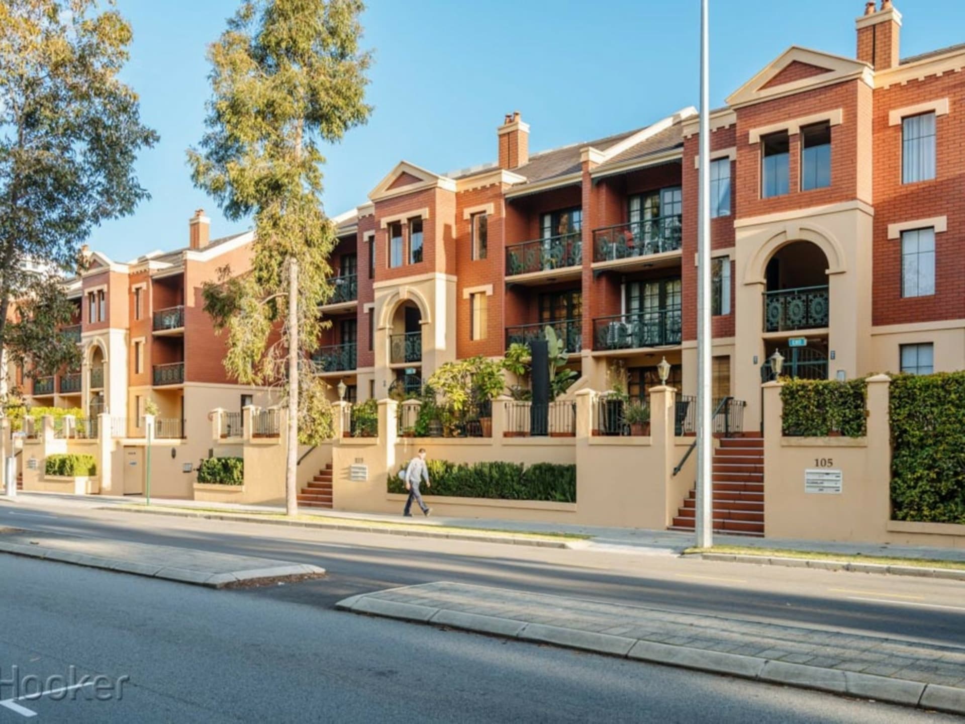 39/99, East Perth - Image 1