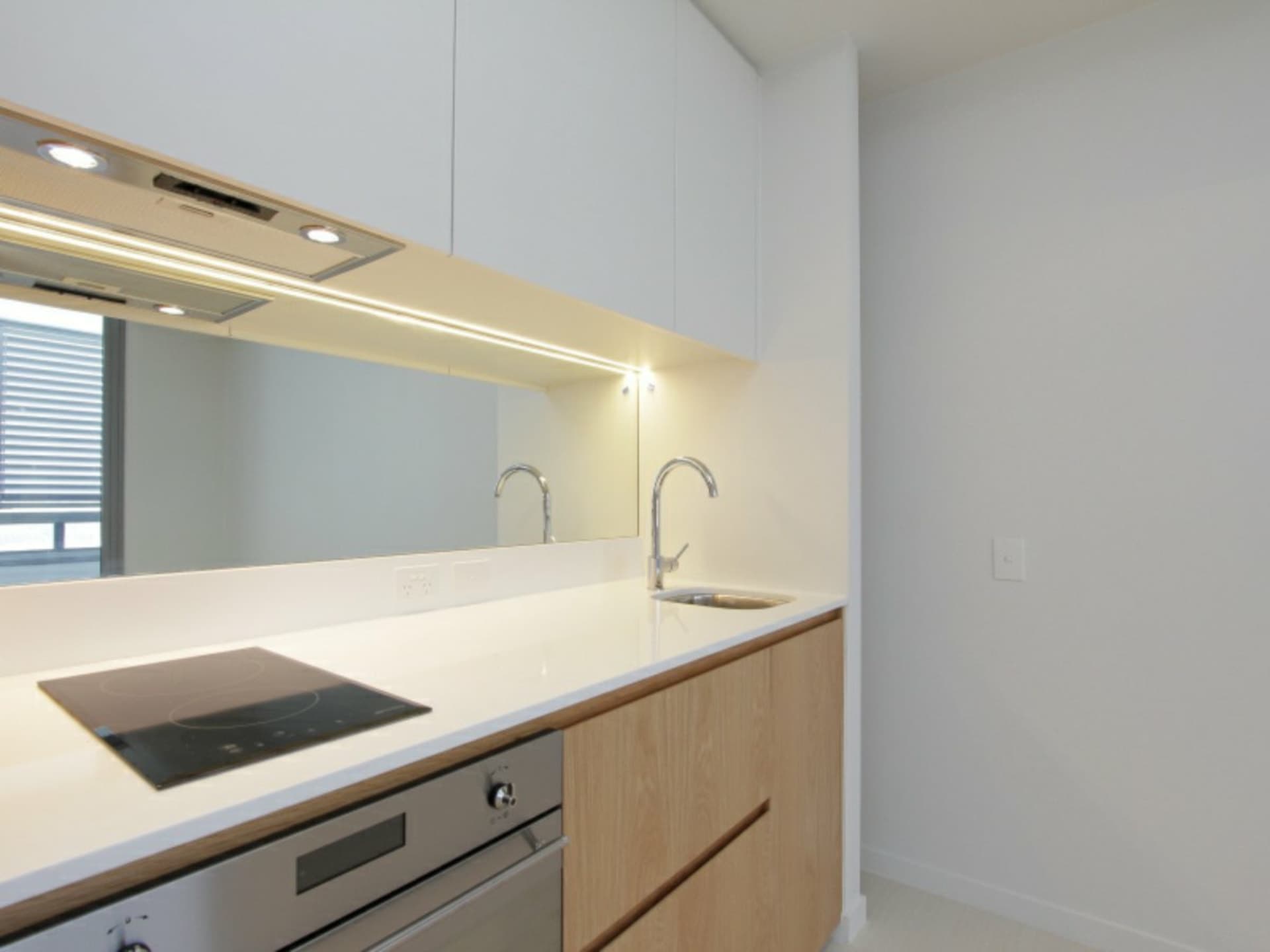 1006/8, East Perth - Thumbnail 6
