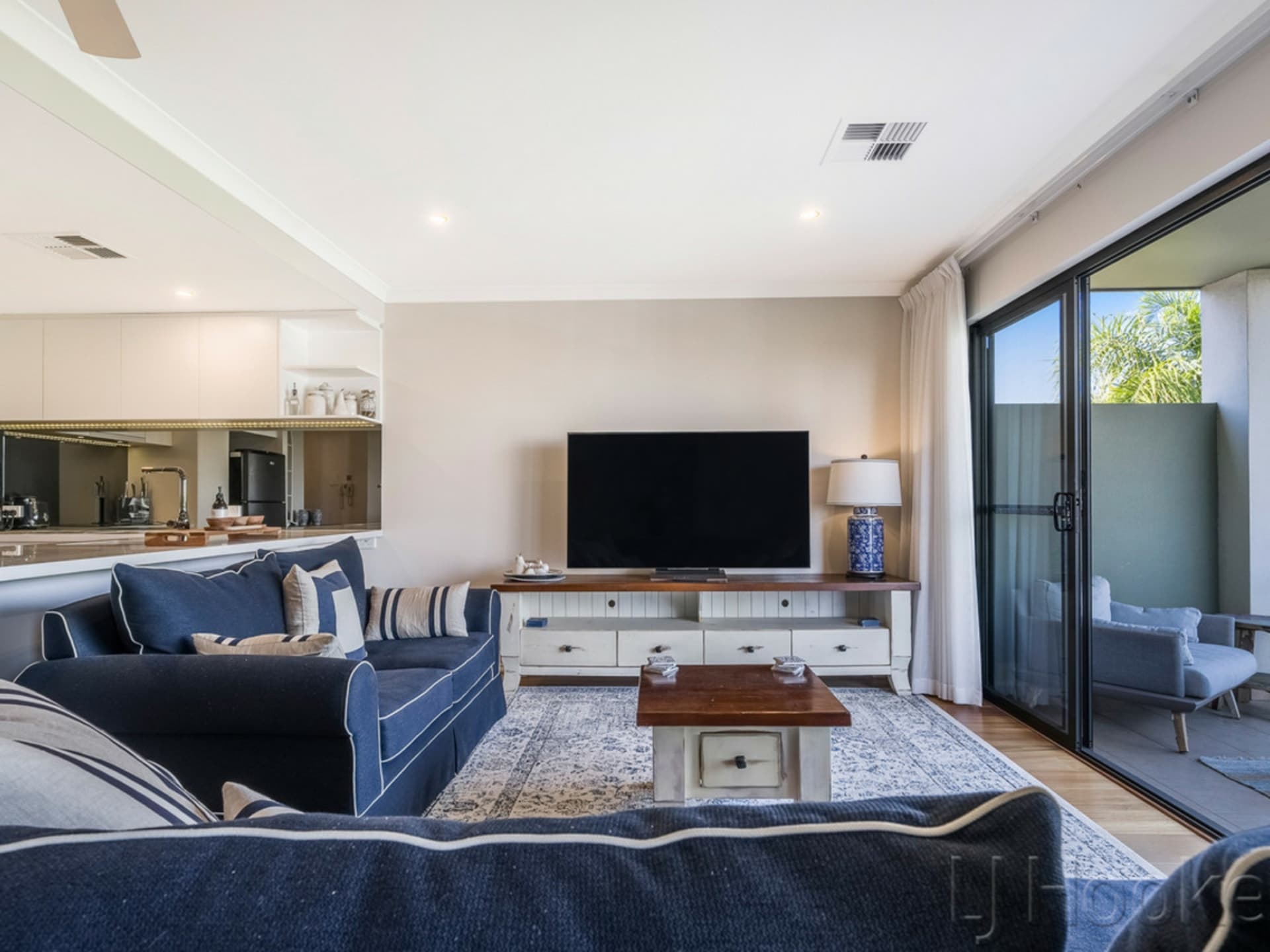 6/14 Waterloo Crescent East Perth WA, East Perth - Thumbnail 4
