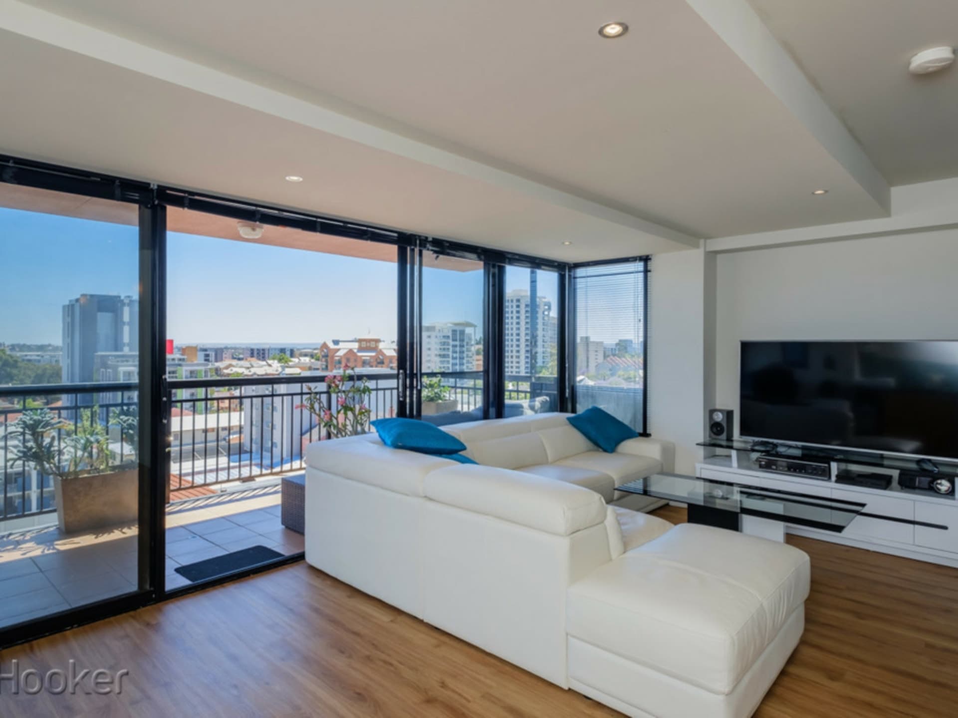 701/251, East Perth - Thumbnail 4