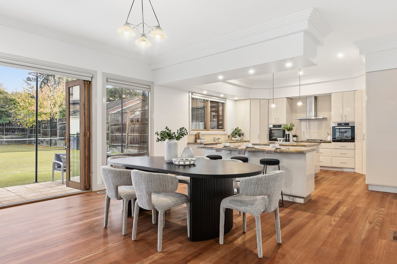 8 Avondale Grove, Mount Waverley - Thumbnail 4
