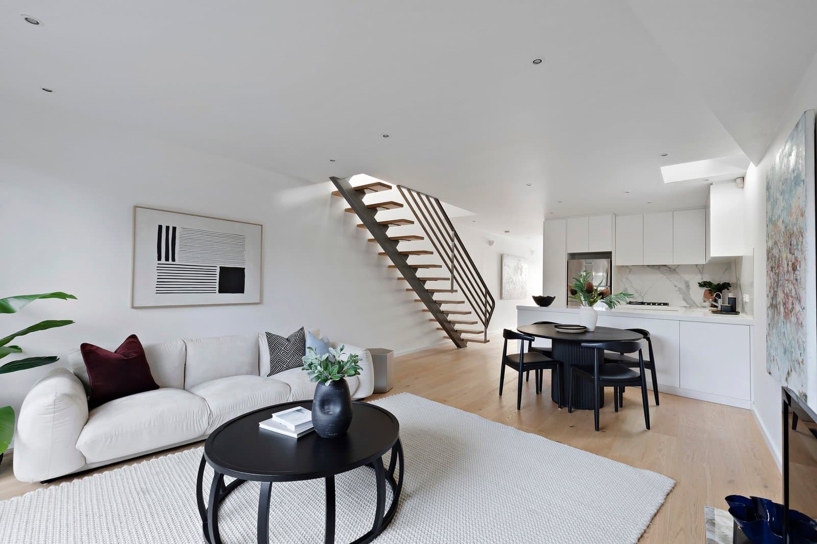 32a Hardy Street, South Yarra - Thumbnail 2