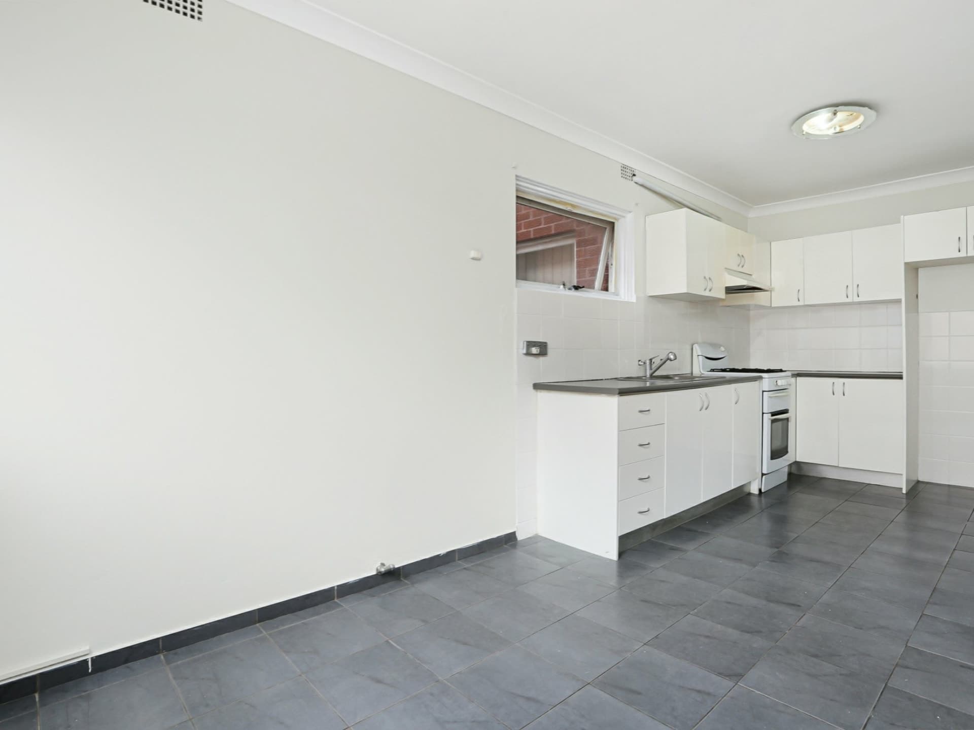 Unit 3/1 O'rourke Crsecent, Eastlakes, Eastlakes - Thumbnail 5