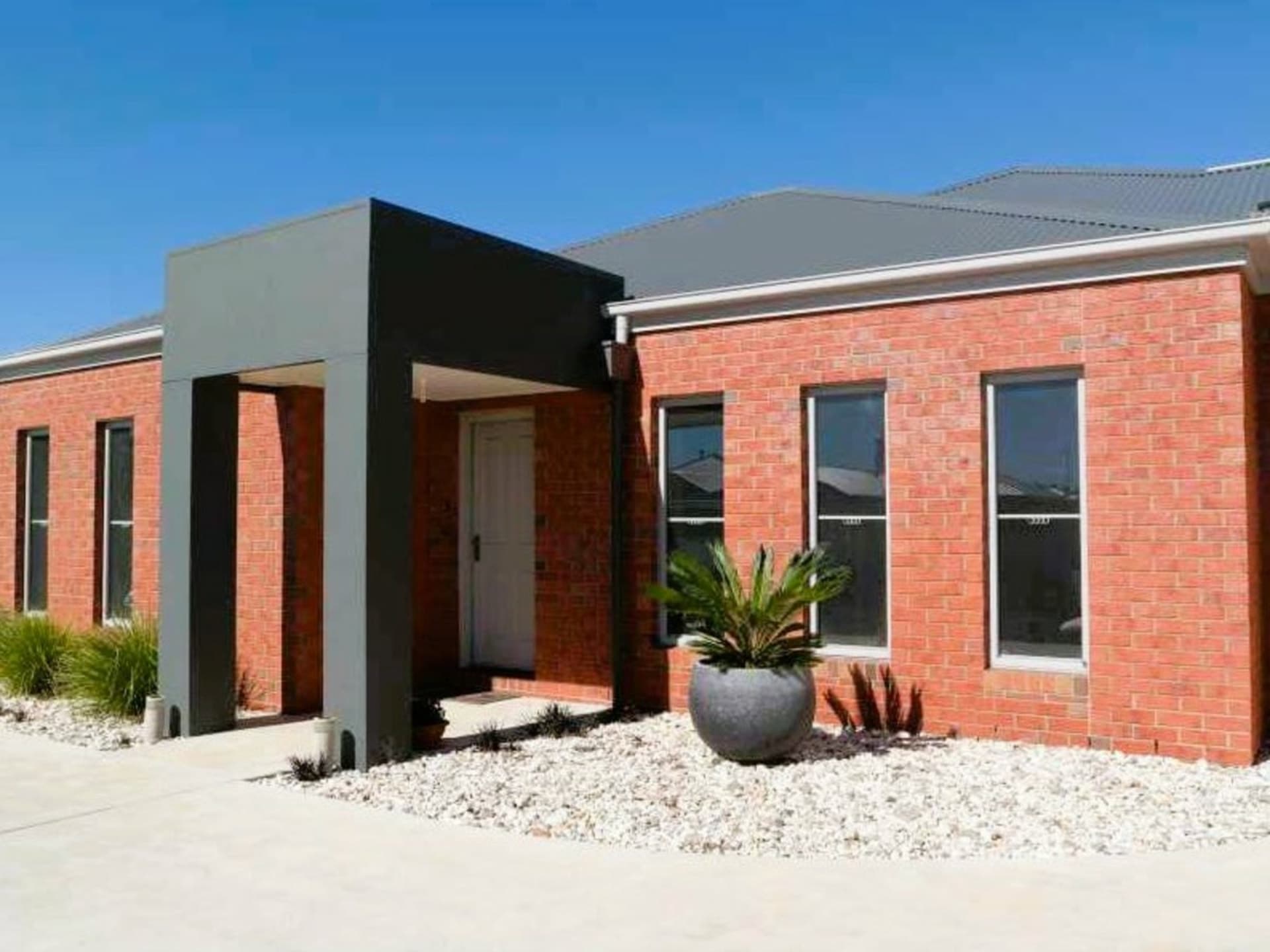2/2 Paroo Street Echuca VIC, Echuca - Image 1