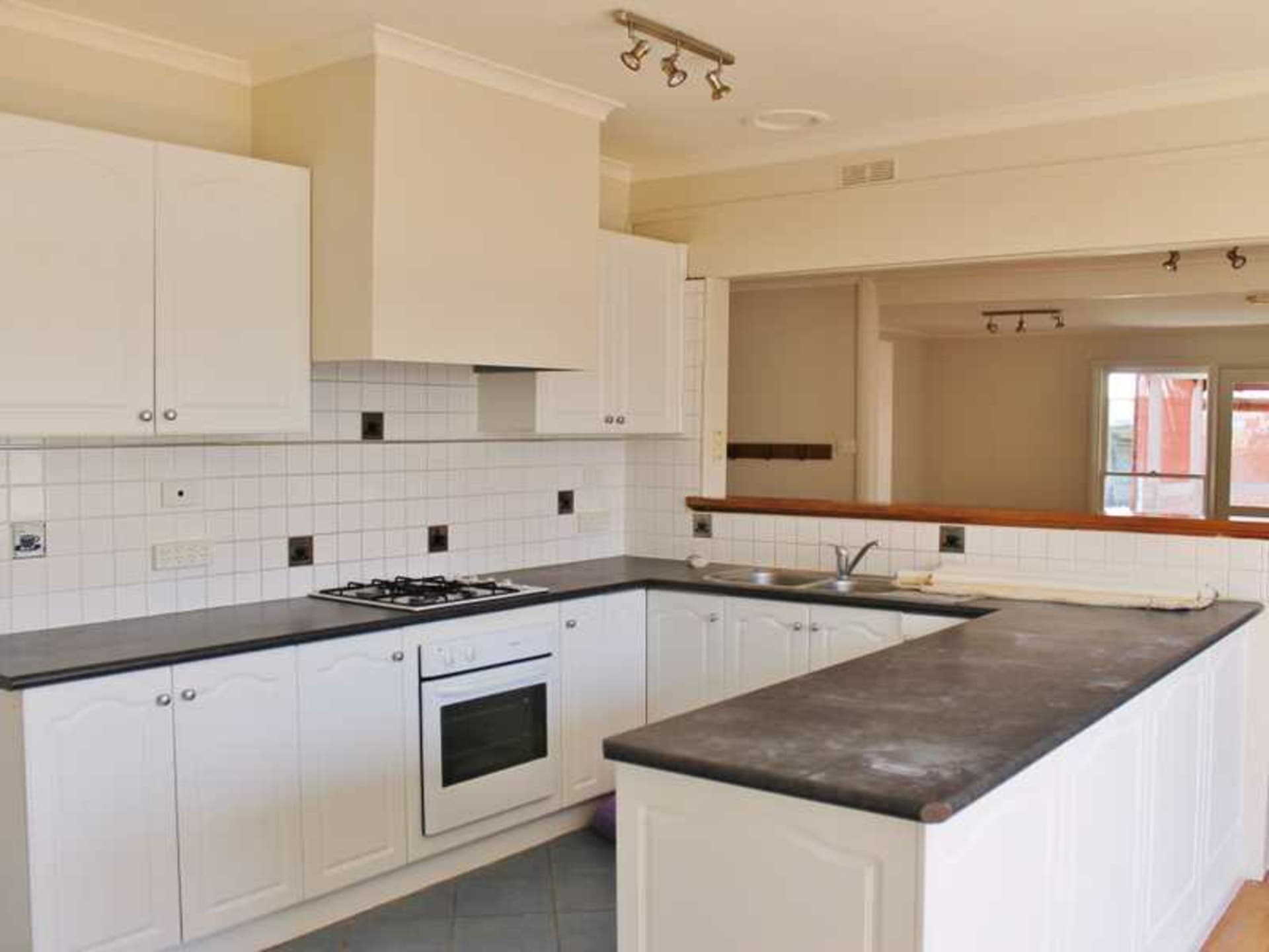 37 Barry Street Echuca VIC, Echuca - Thumbnail 3