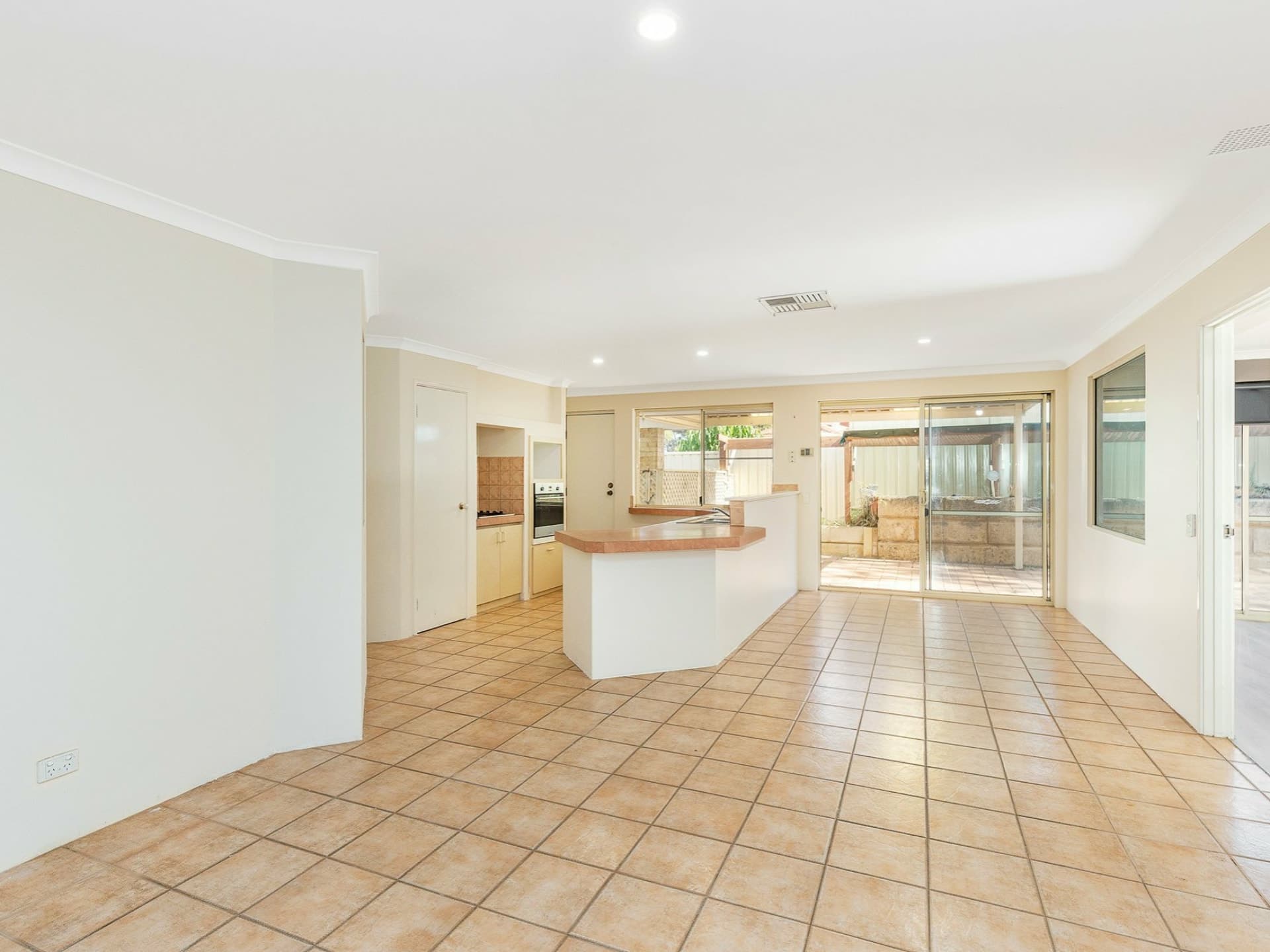 52 Wisteria Parade Edgewater WA, Edgewater - Thumbnail 4