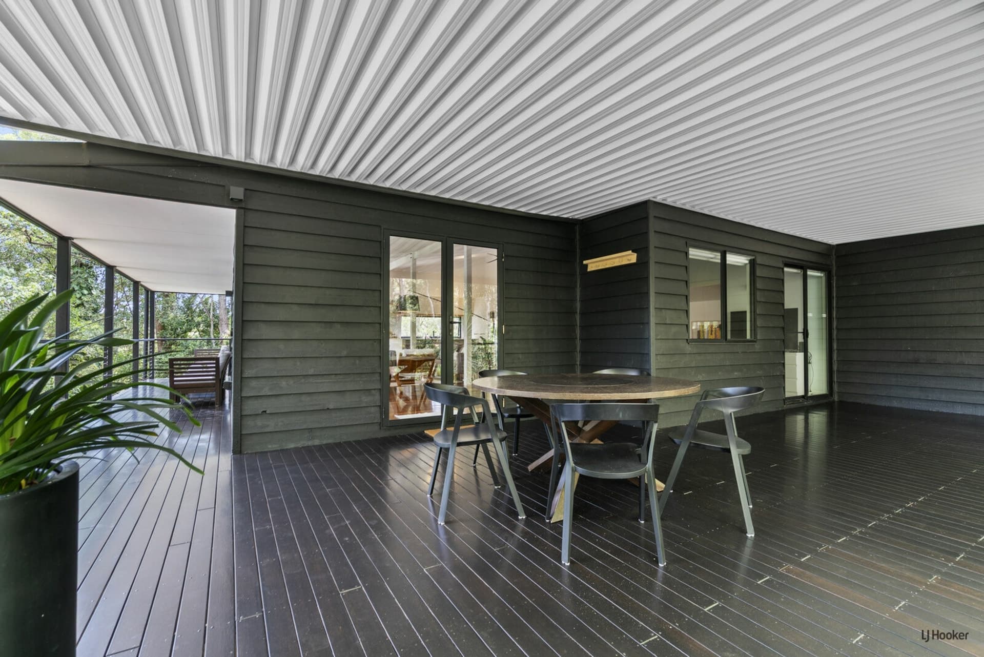 12 Cheshire Grove Elanora QLD, Elanora - Thumbnail 4