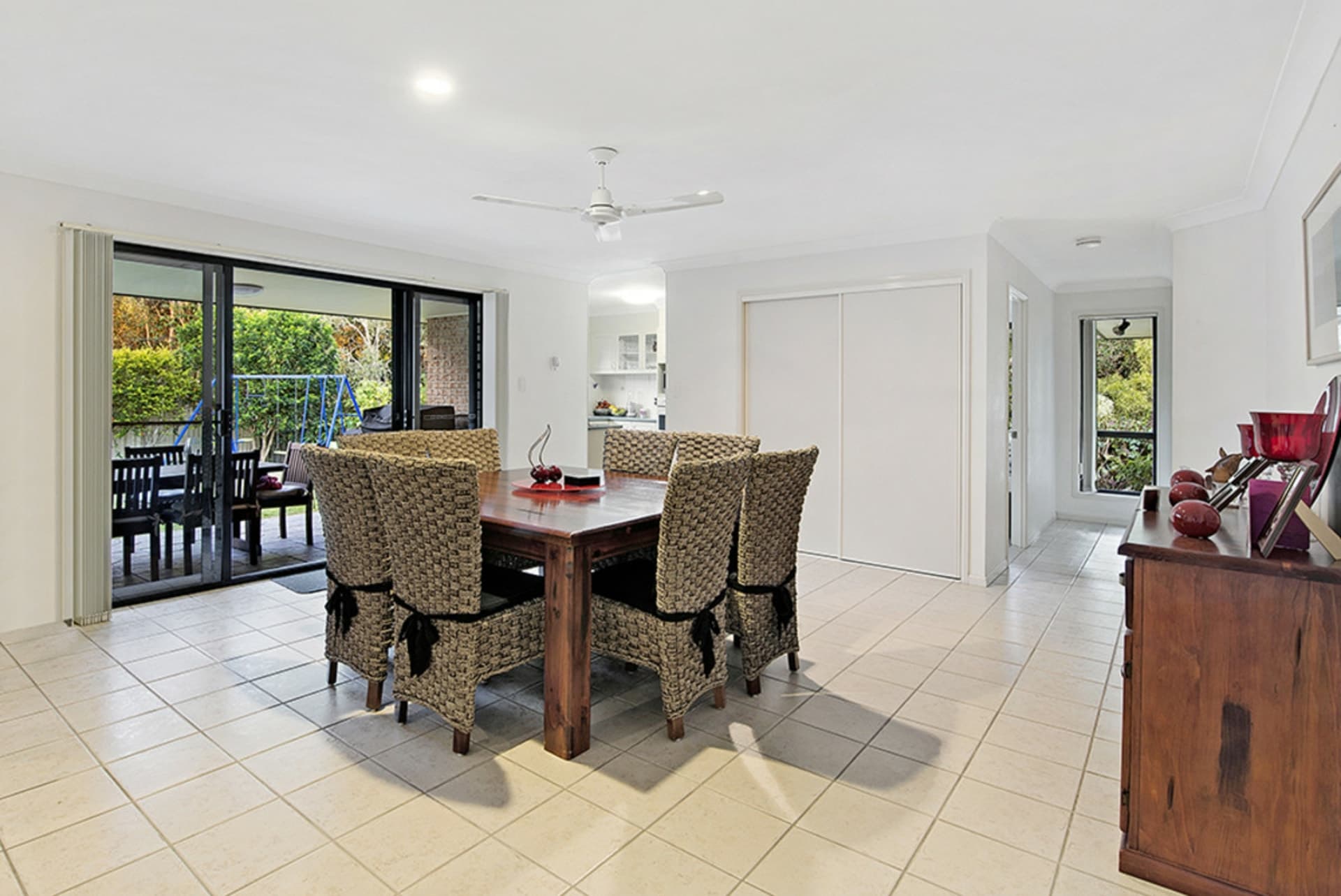 12 Eudonia Court Elanora QLD, Elanora - Thumbnail 4
