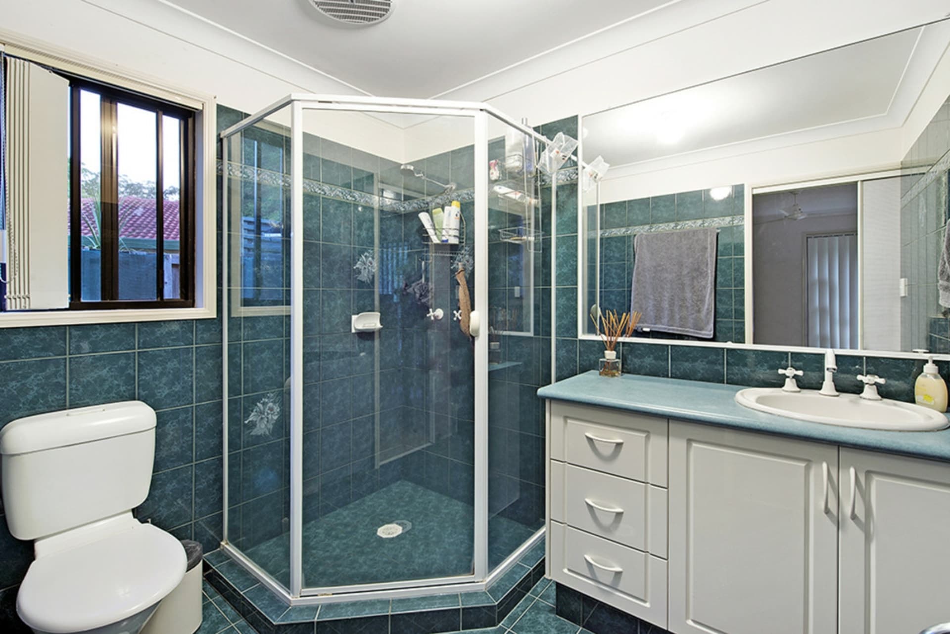 12 Eudonia Court Elanora QLD, Elanora - Thumbnail 7