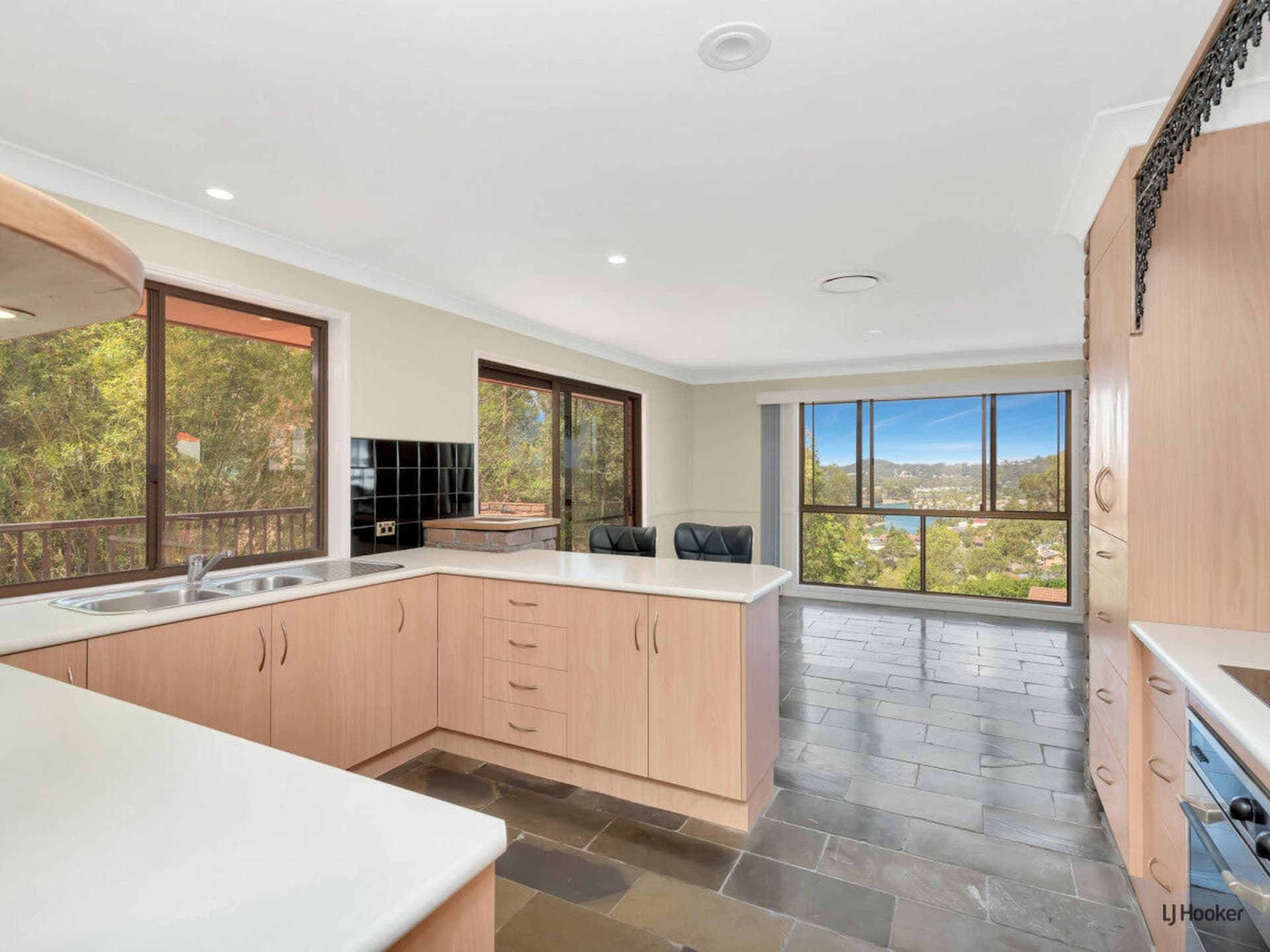 18 Bronzewing Close Elanora QLD, Elanora - Thumbnail 3