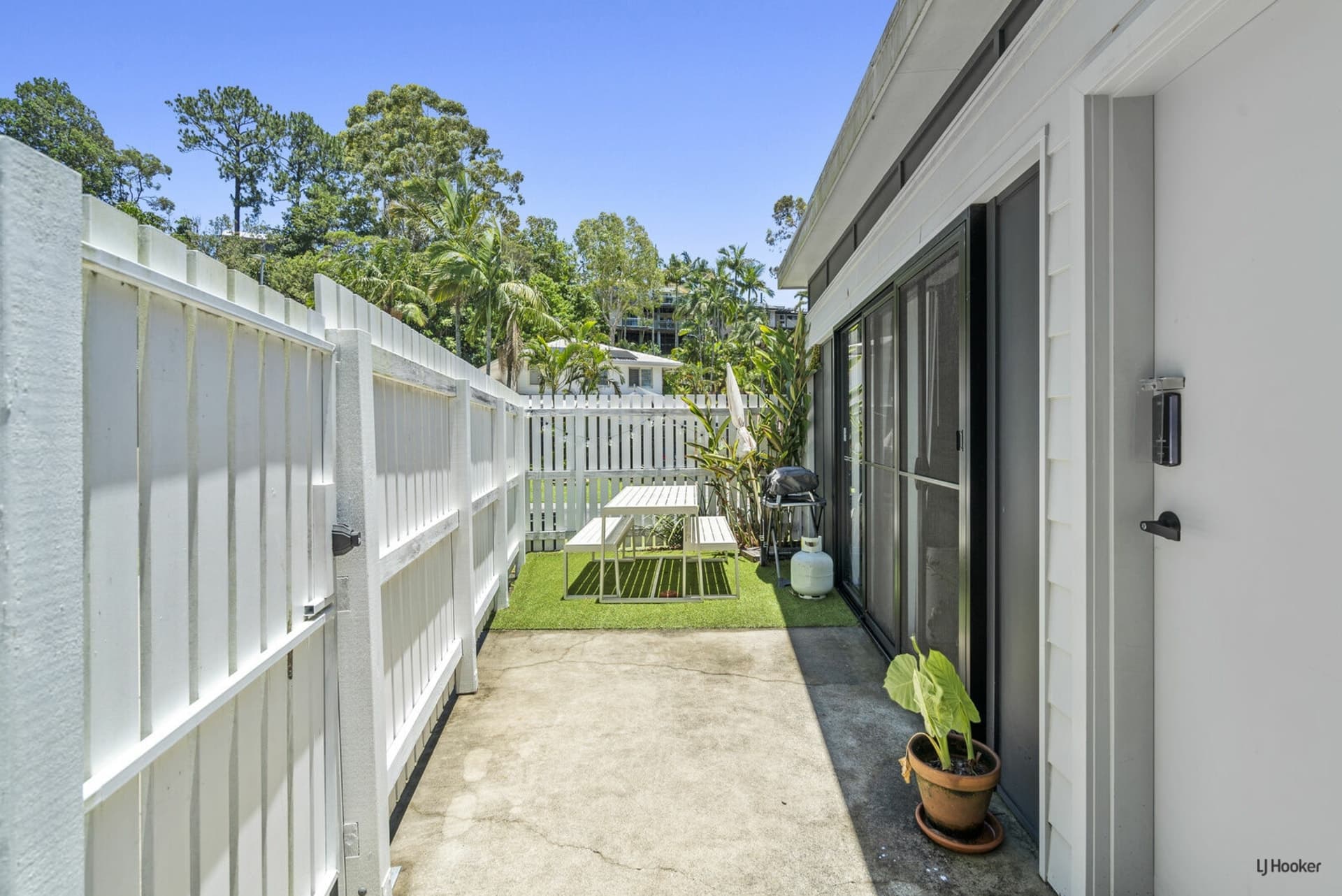6 Wickepin Court Elanora QLD, Elanora - Image 1