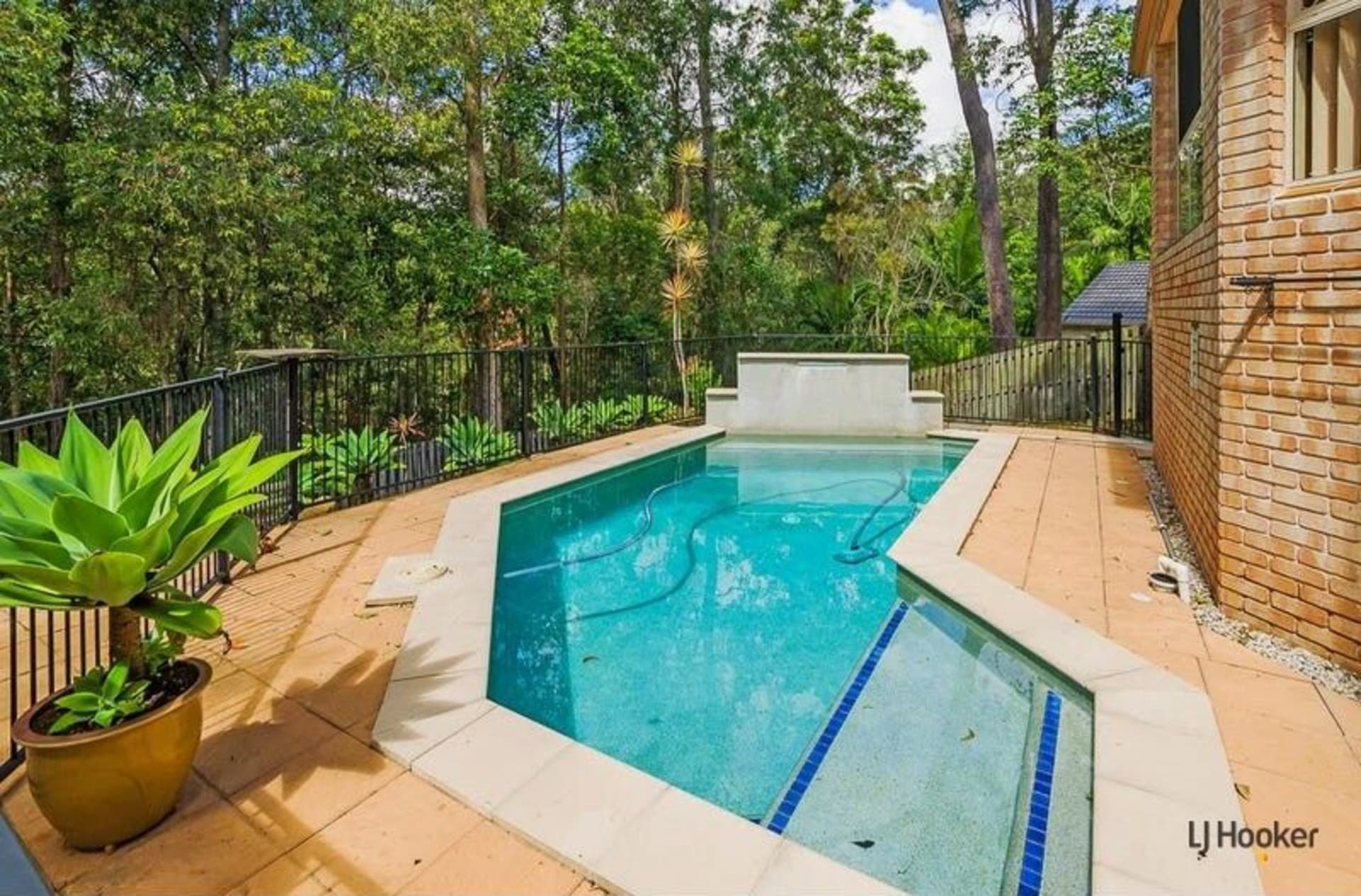 32 Leopard Avenue Elanora QLD, Elanora - Thumbnail 2