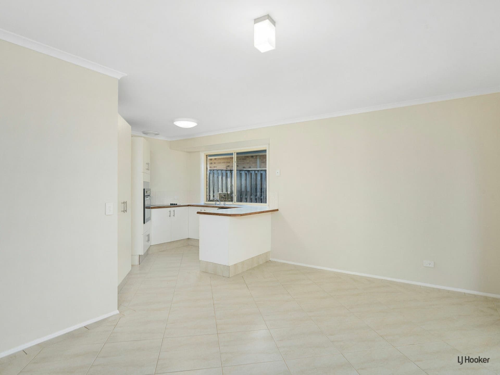 16 Daphne Court Elanora QLD, Elanora - Thumbnail 4