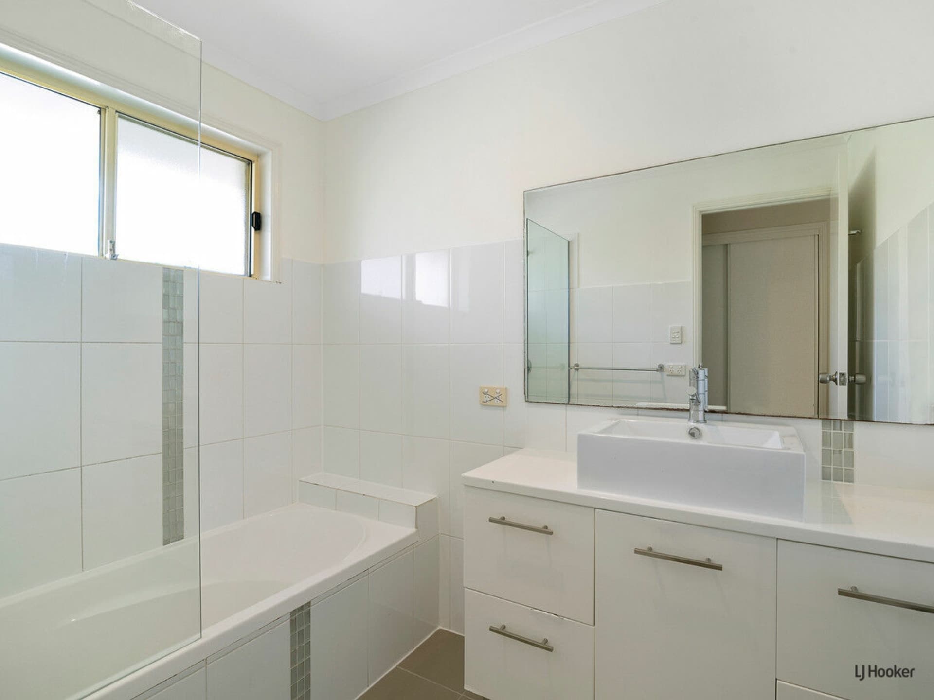16 Daphne Court Elanora QLD, Elanora - Thumbnail 6
