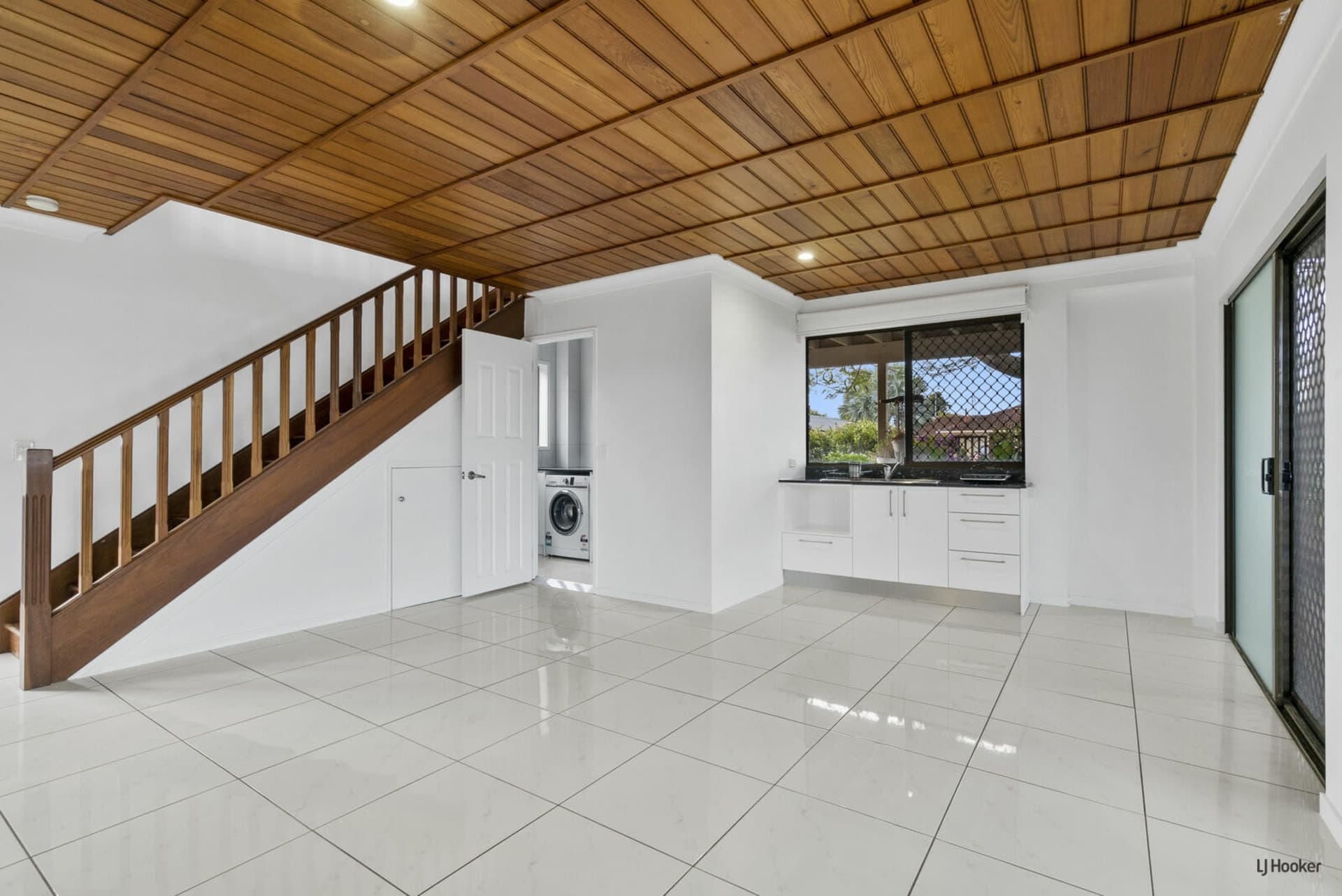 18 Holbrook Way Elanora QLD, Elanora - Thumbnail 2