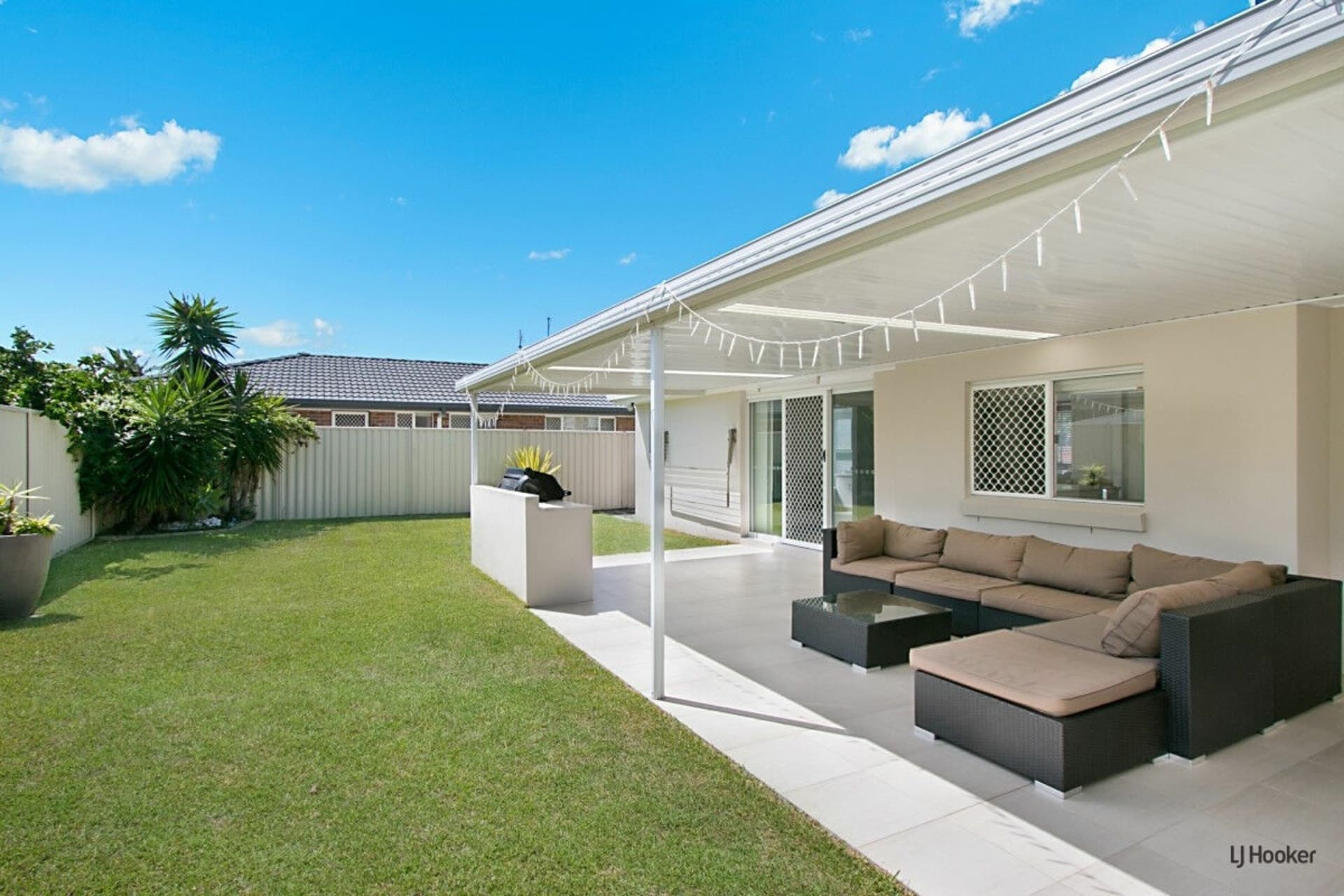 22 Avocado Street Elanora QLD, Elanora - Thumbnail 2