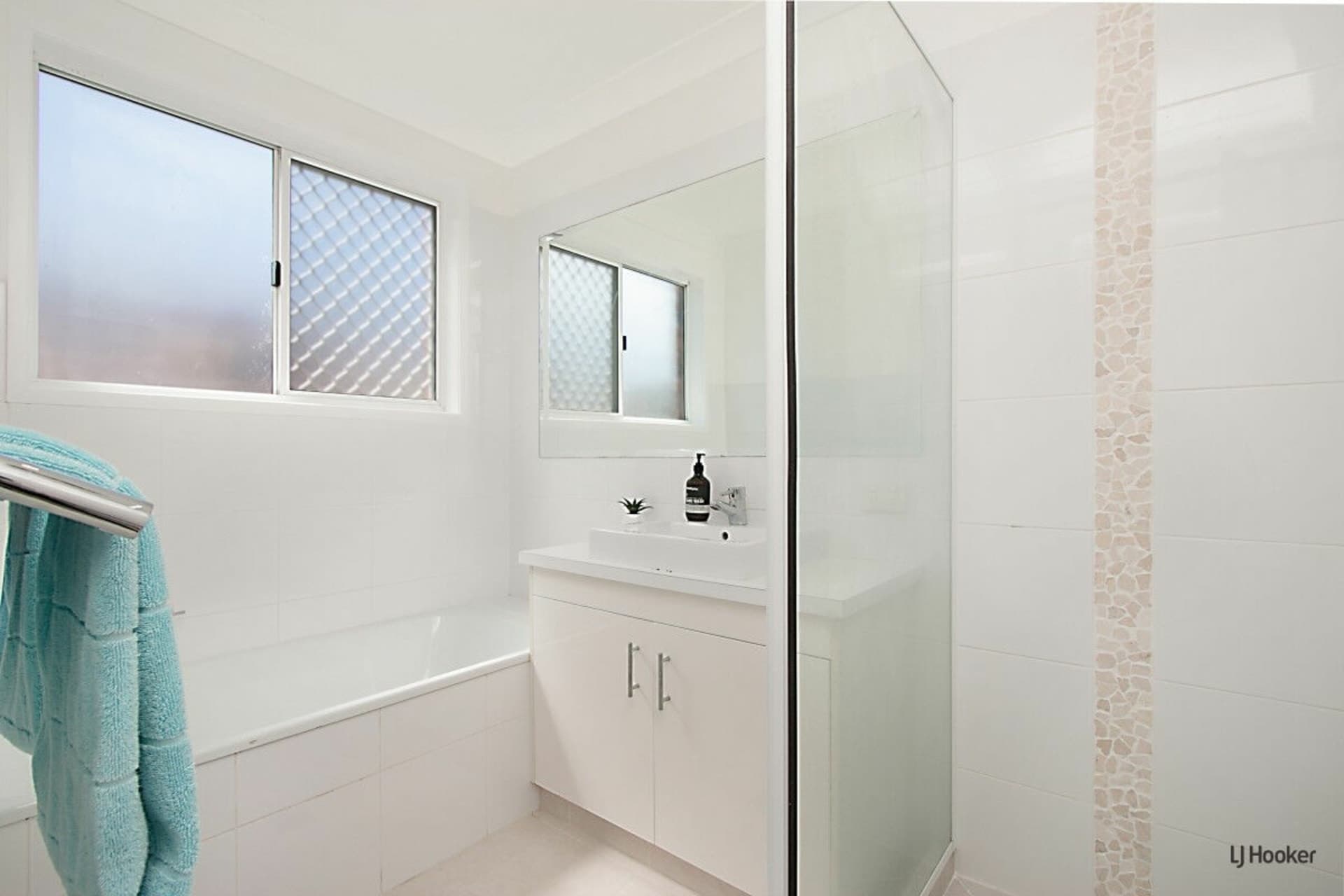 22 Avocado Street Elanora QLD, Elanora - Thumbnail 7