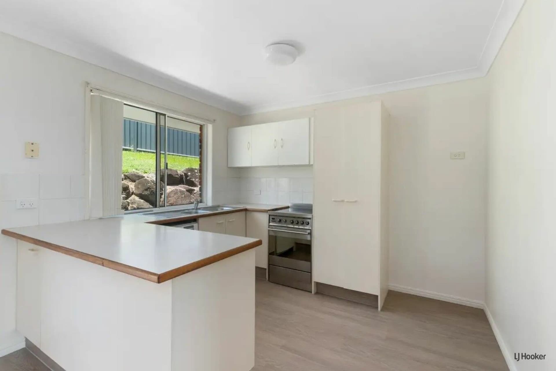 24 Zinnea Street Elanora QLD, Elanora - Thumbnail 5