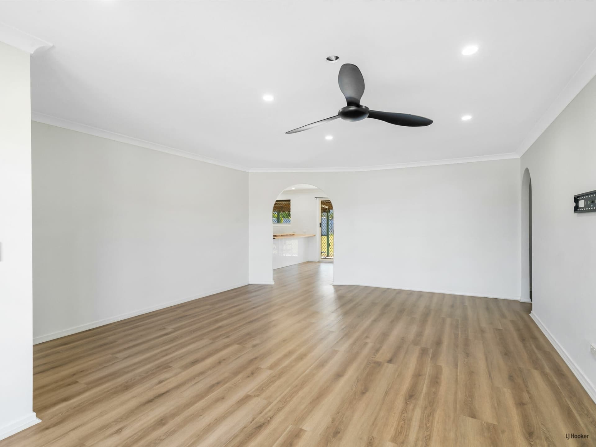 14 Almond Court Elanora QLD, Elanora - Thumbnail 2