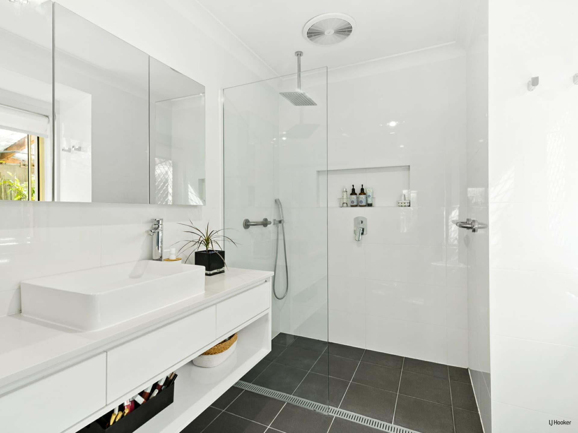 9 Tarrabool Drive Elanora QLD, Elanora - Thumbnail 6