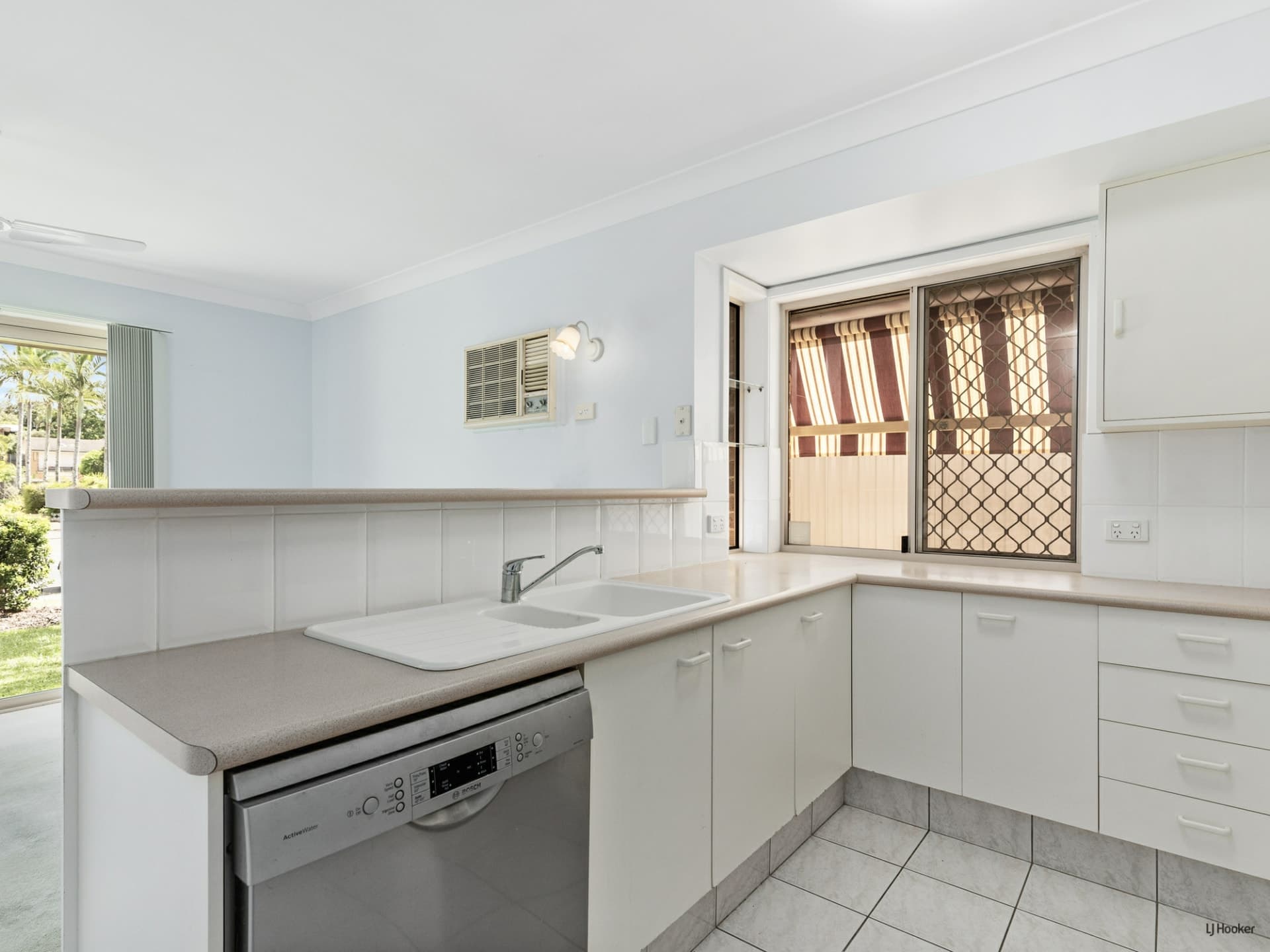 1/6 Cupania Place Elanora QLD, Elanora - Thumbnail 4