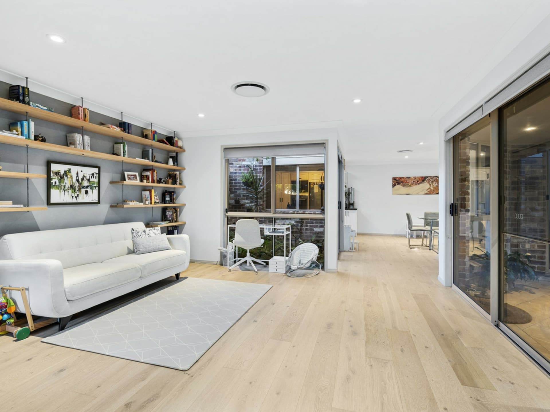 14 Hydrilla Court Elanora QLD, Elanora - Thumbnail 3