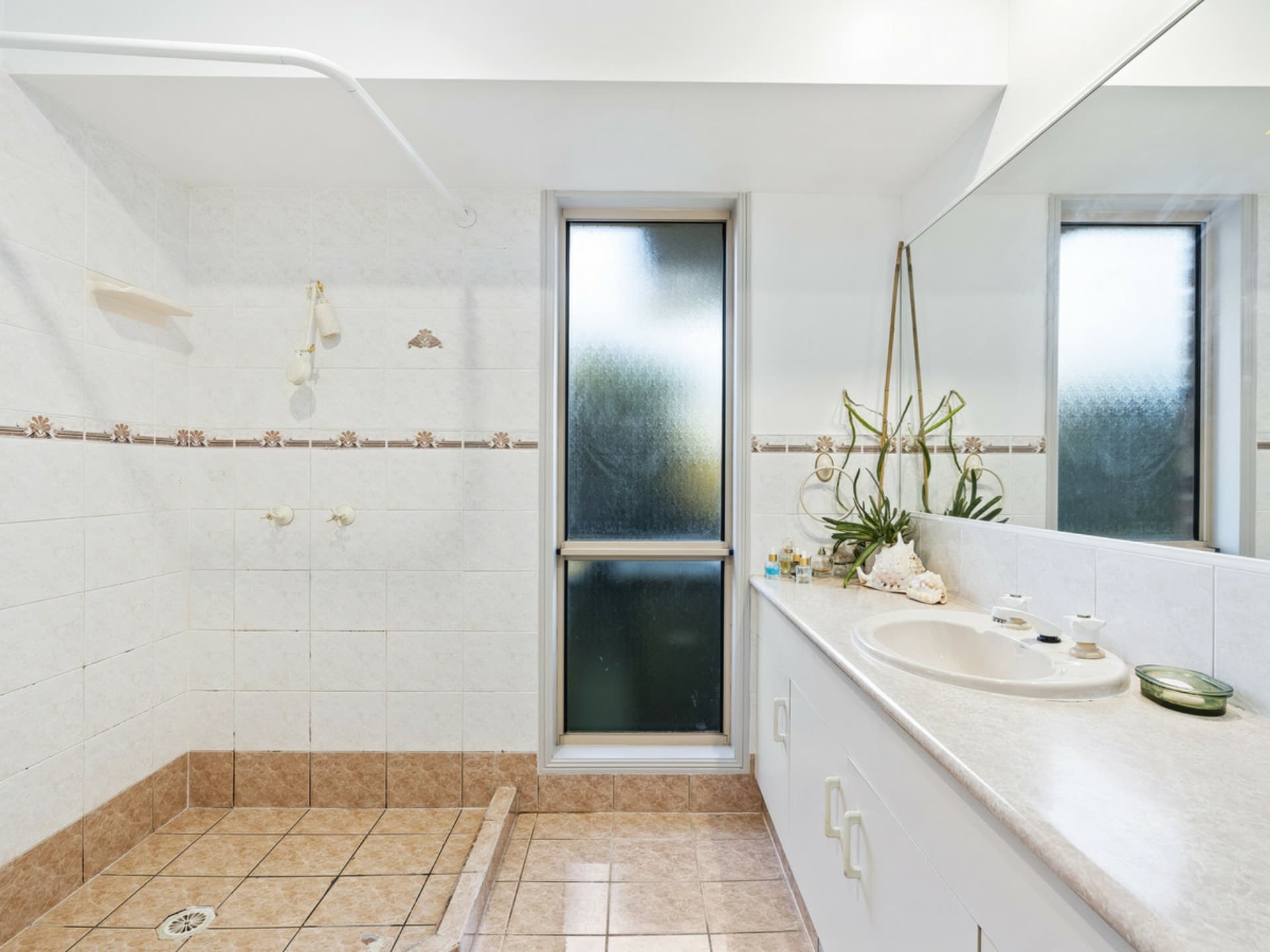 14 Hydrilla Court Elanora QLD, Elanora - Thumbnail 4