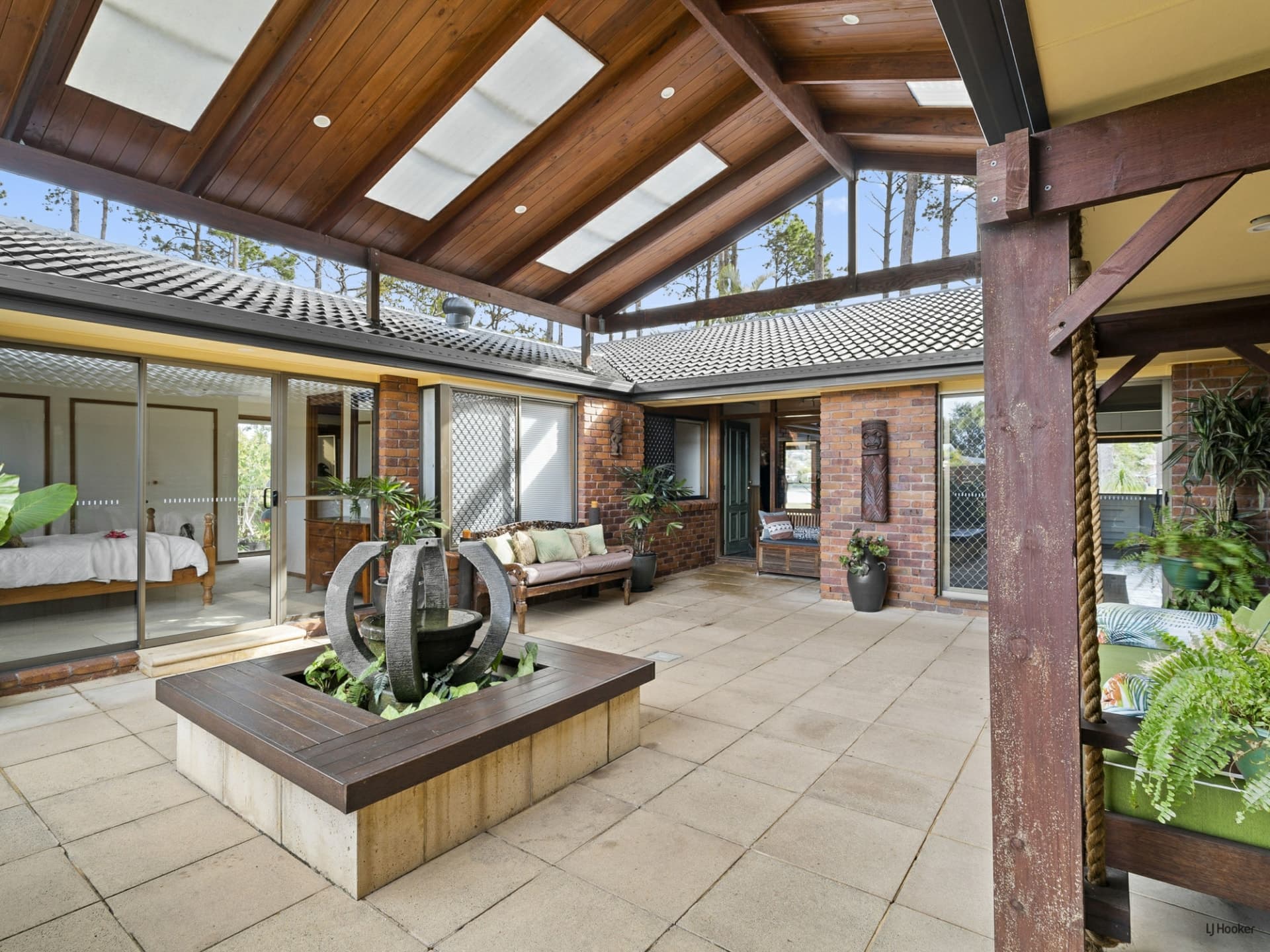 27 Pinon Close Elanora QLD, Elanora - Thumbnail 2