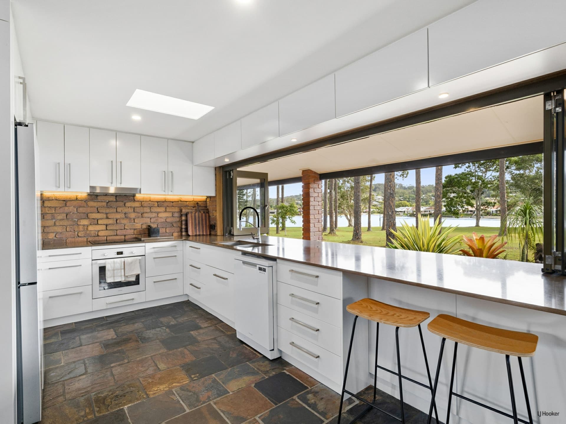 27 Pinon Close Elanora QLD, Elanora - Thumbnail 4
