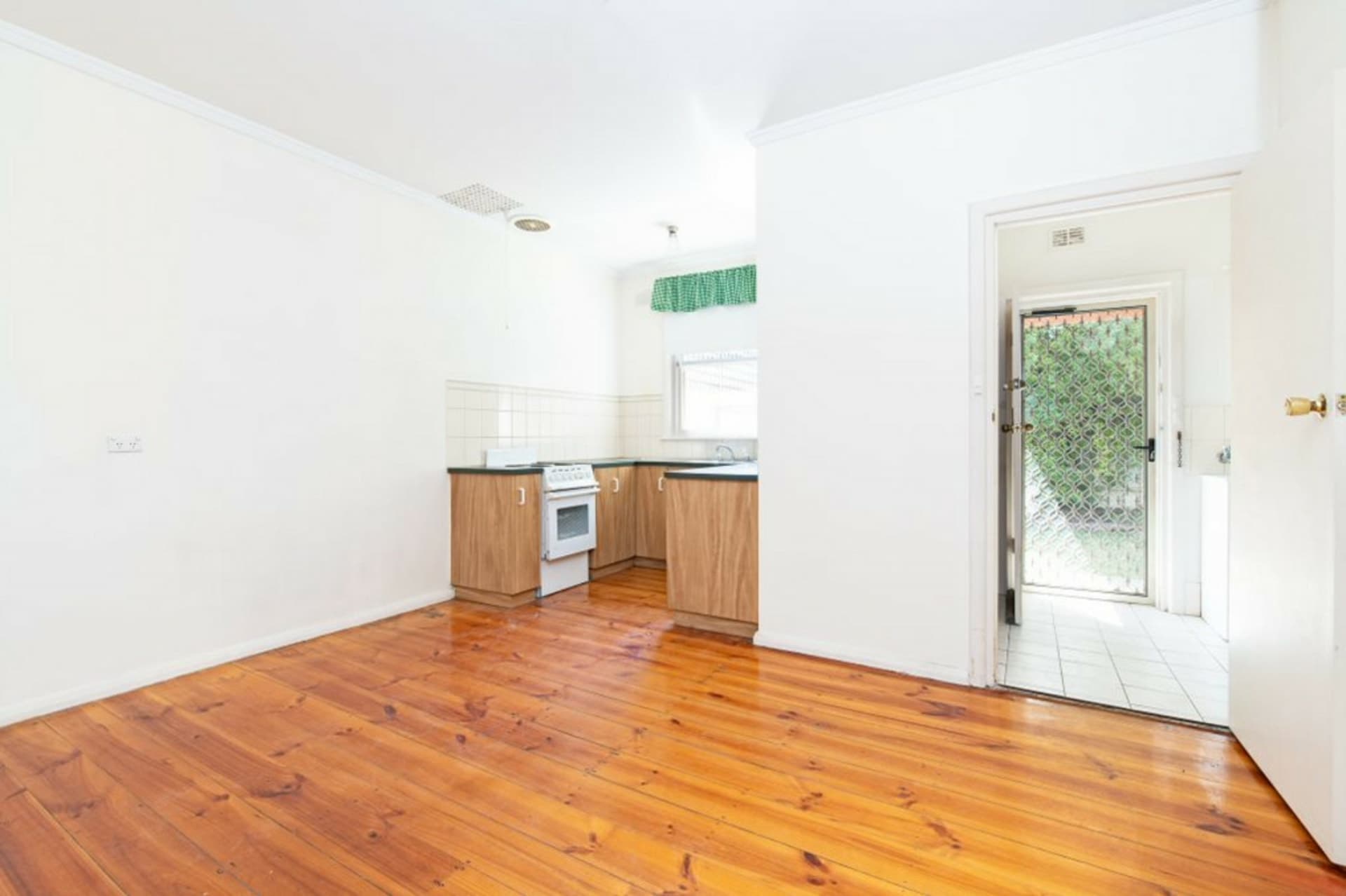 86 Woodford Road Elizabeth North SA, Elizabeth North - Thumbnail 6