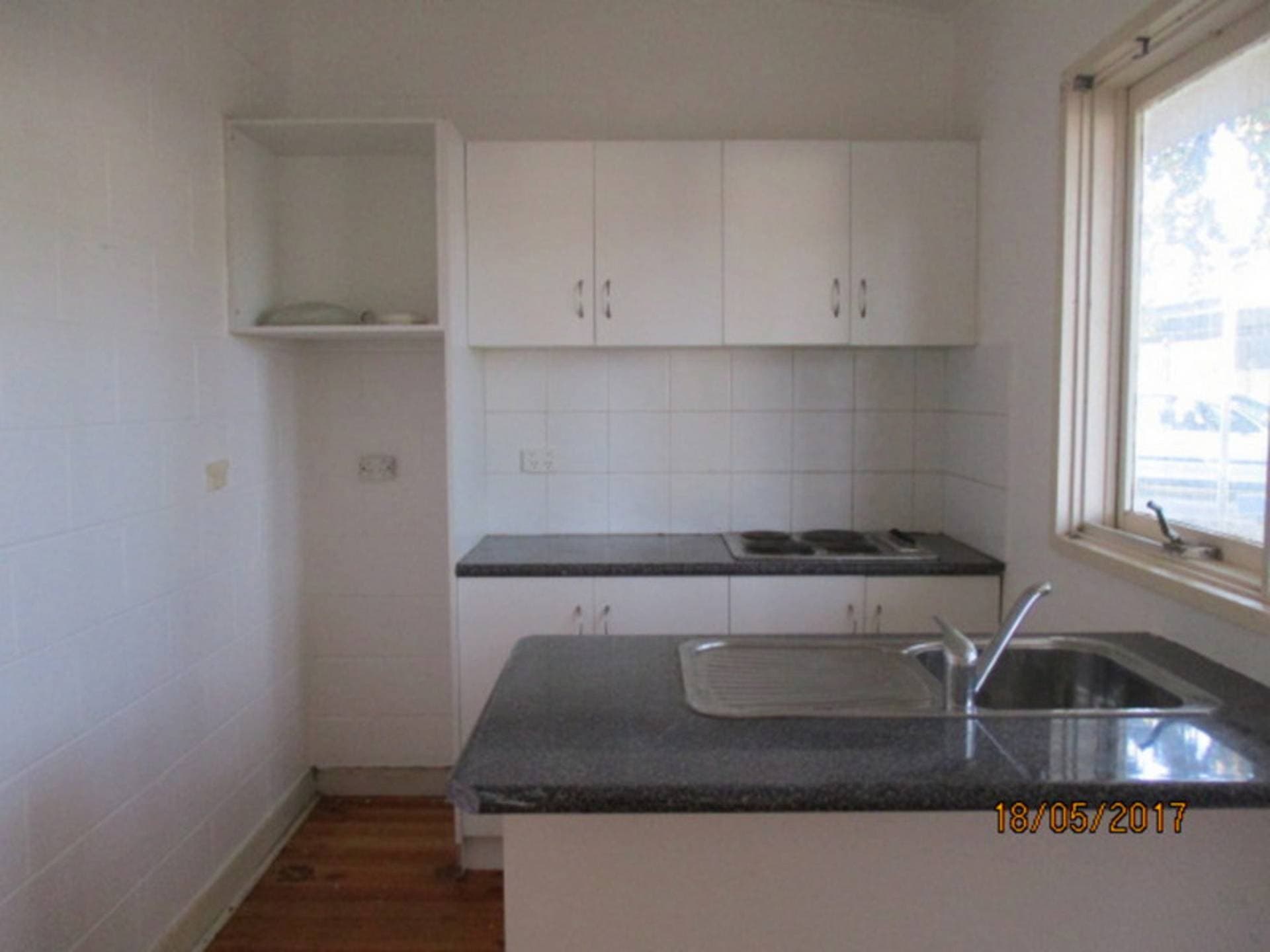 5/5, Elizabeth Vale - Image 1