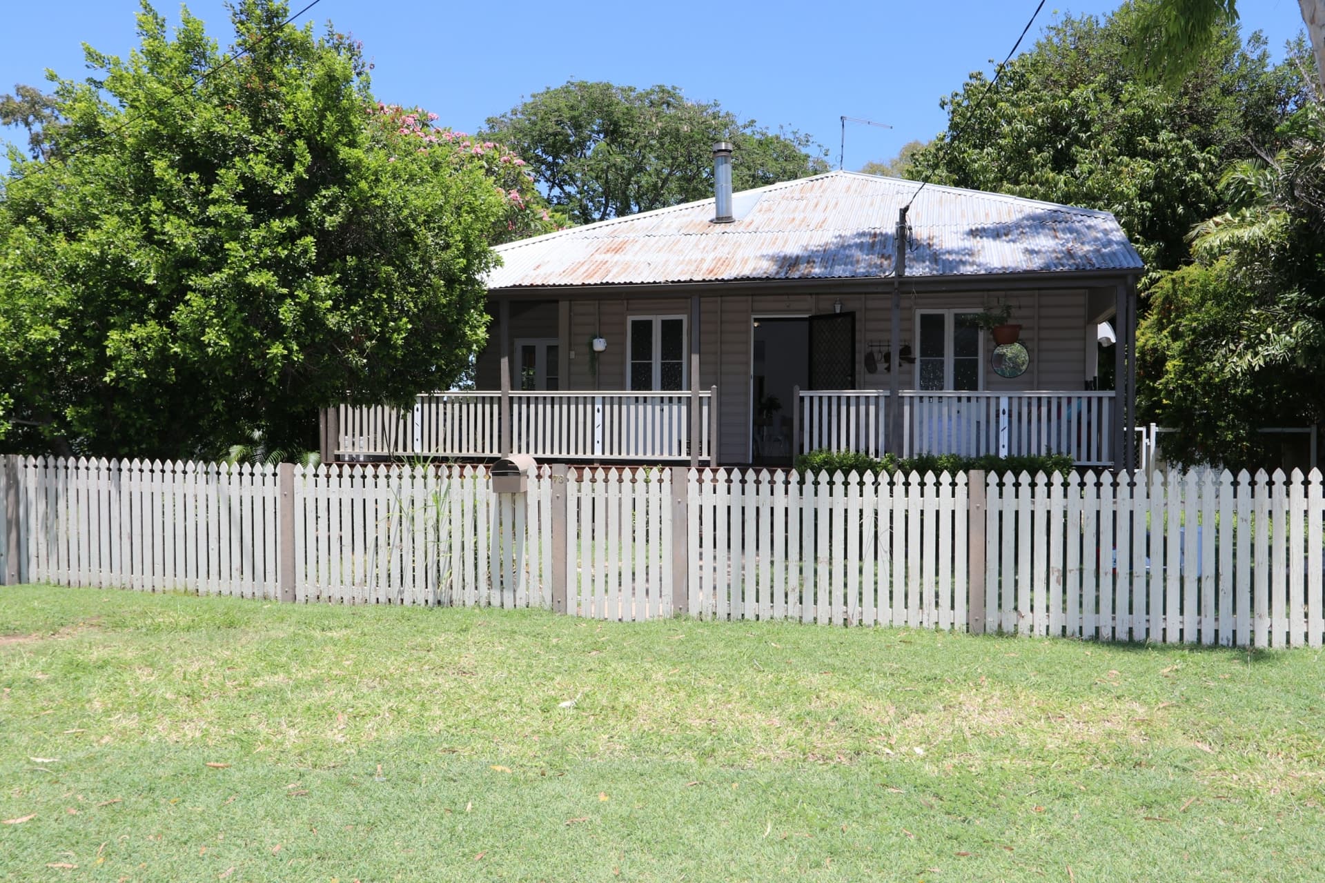 79 Anakie Street Emerald QLD, Emerald - Thumbnail 2