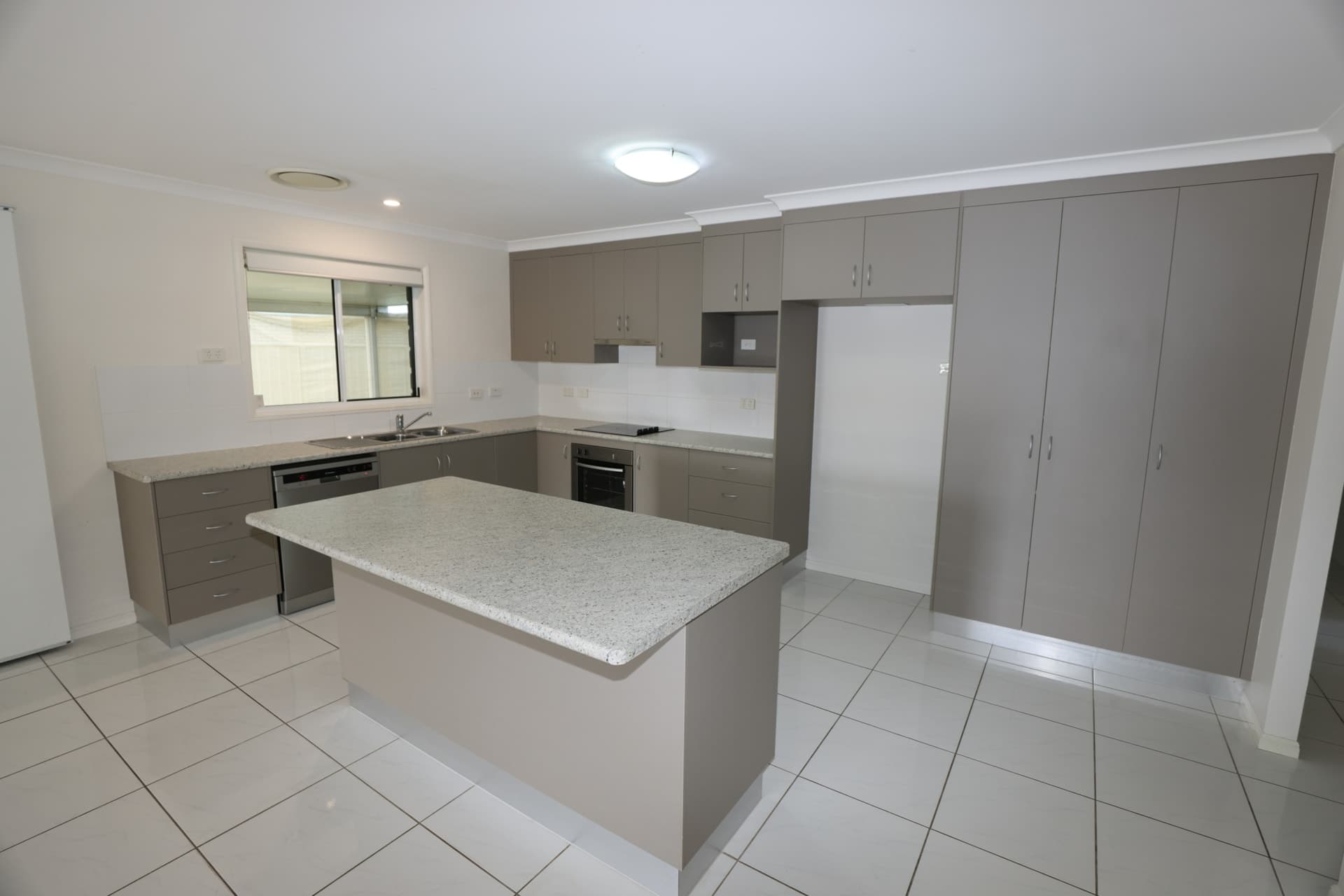 23 Thornton Street Emerald QLD, Emerald - Thumbnail 5