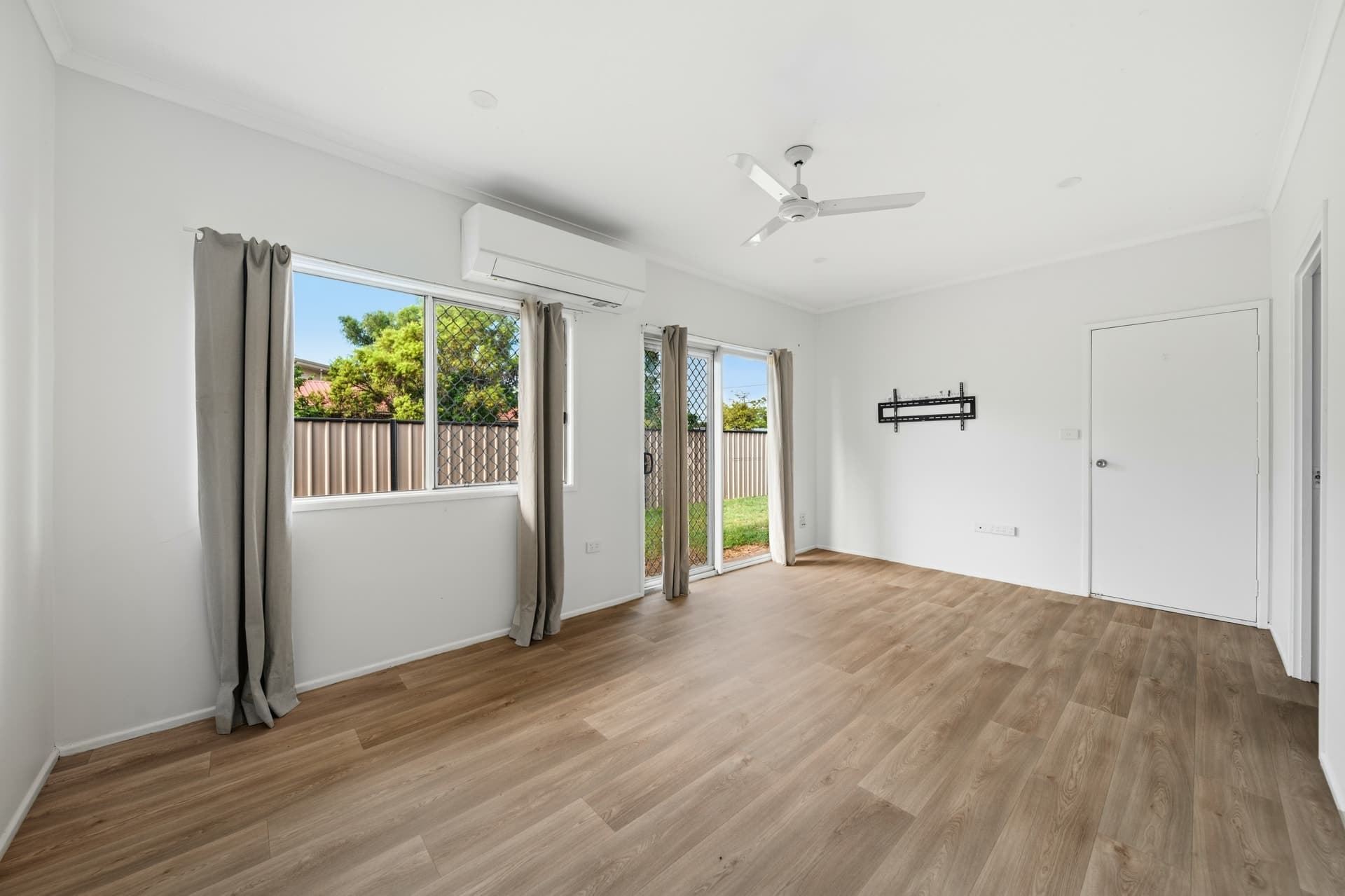 16 Garnet Street Emerald QLD, Emerald - Thumbnail 2