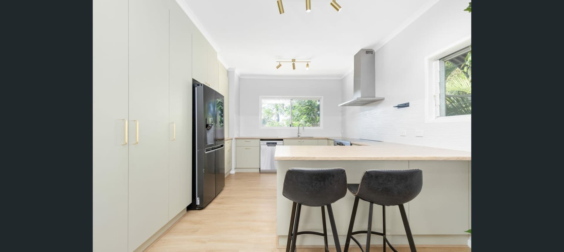 69 Park Avenue Emerald QLD, Emerald - Image 1
