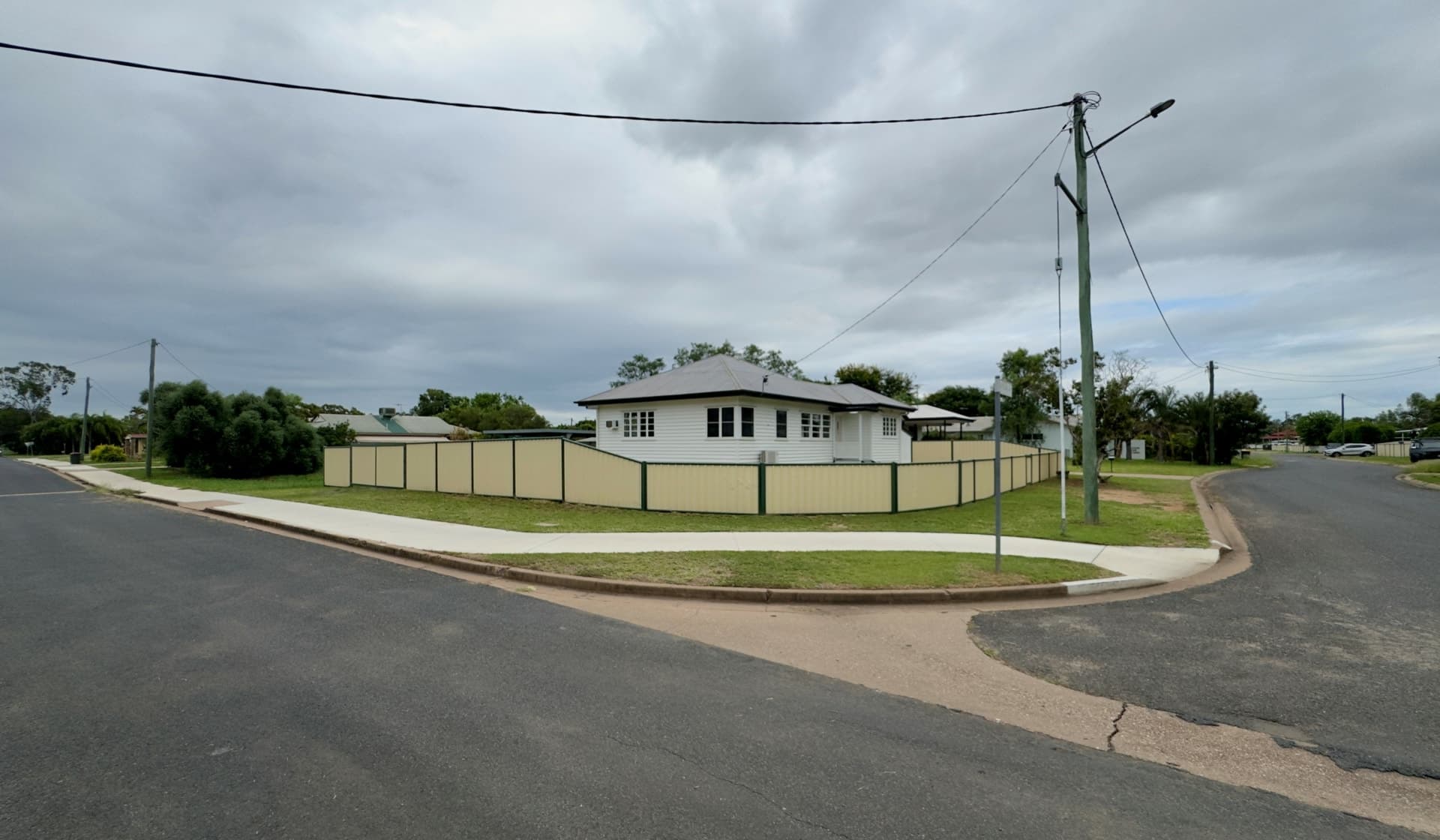1 Vicki Close Emerald QLD, Emerald - Image 1